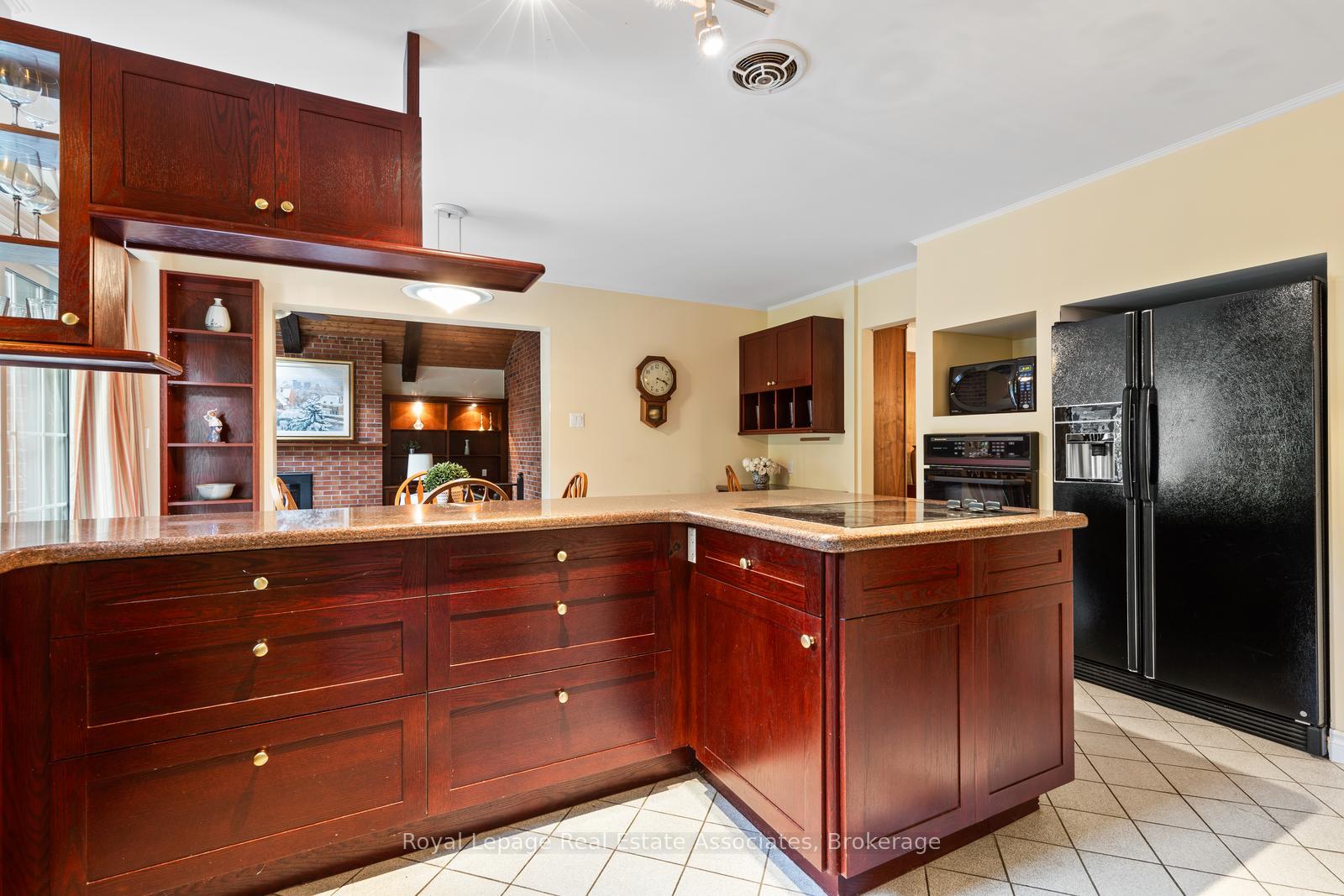 Photo 11 of 2235 Bennington Gate, Oakville, Ford — HOMEH