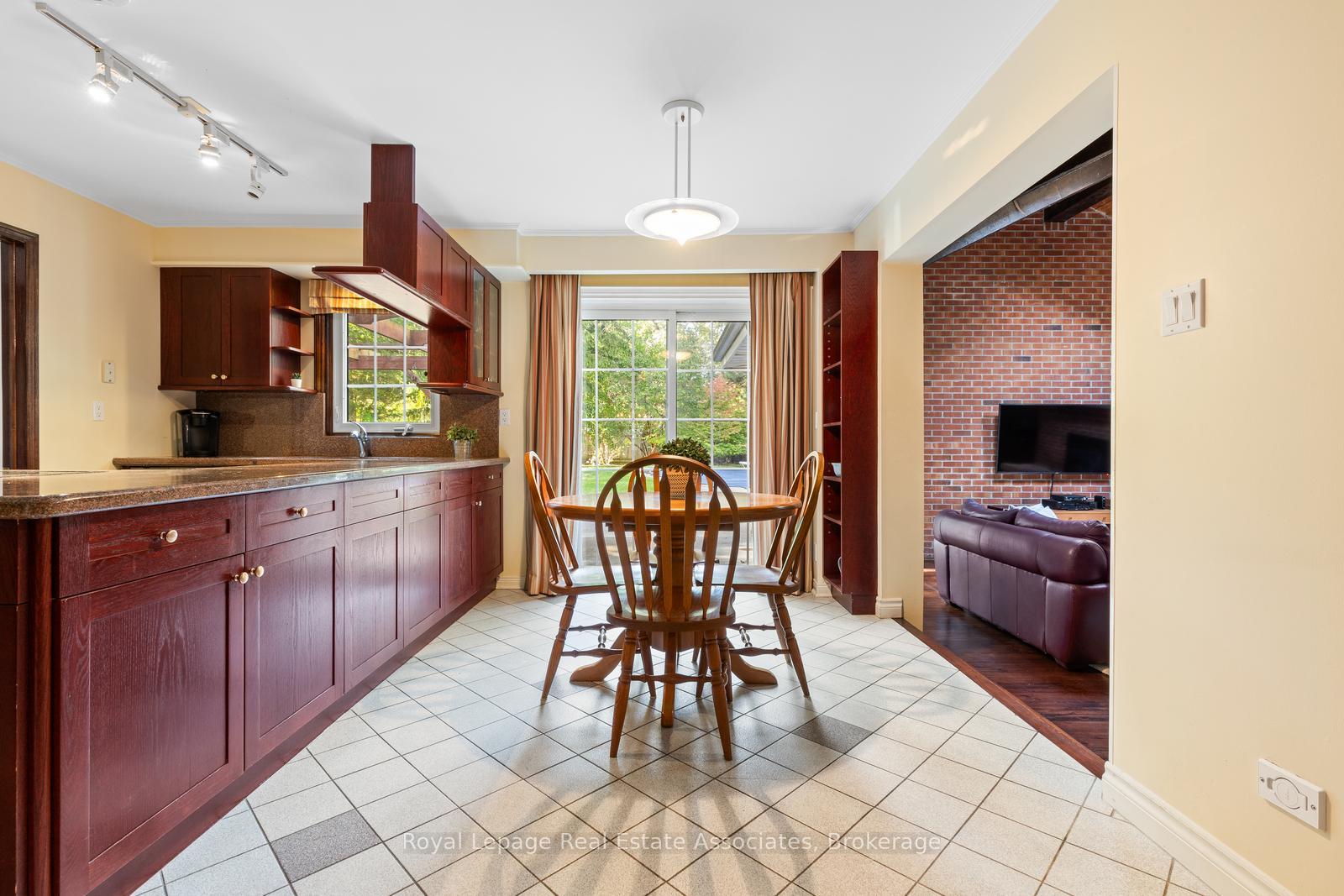 Photo 12 of 2235 Bennington Gate, Oakville, Ford — HOMEH