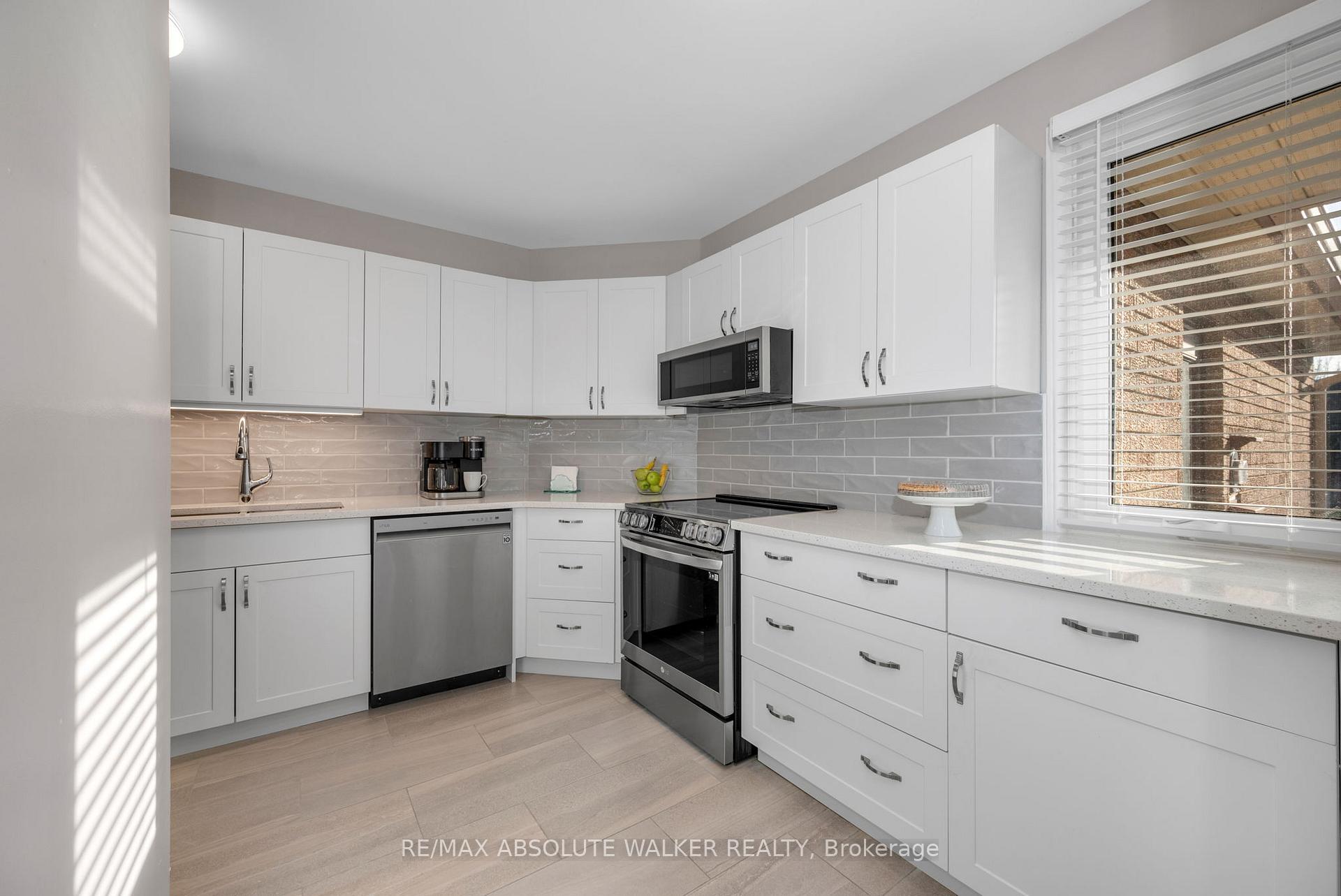 Photo 3 of 1444 Deavy Way, Ottawa, Bilberry Creek/Queenswood Heights — HOMEH