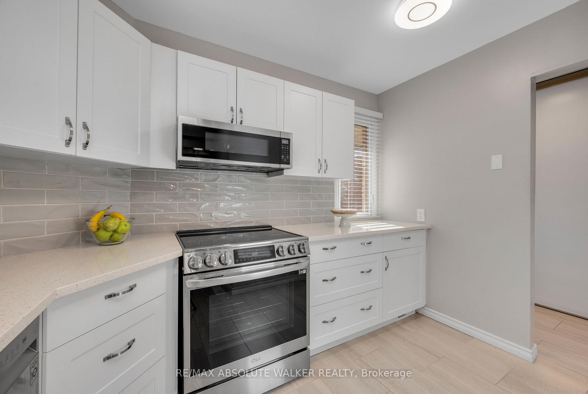 Photo 4 of 1444 Deavy Way, Ottawa, Bilberry Creek/Queenswood Heights — HOMEH