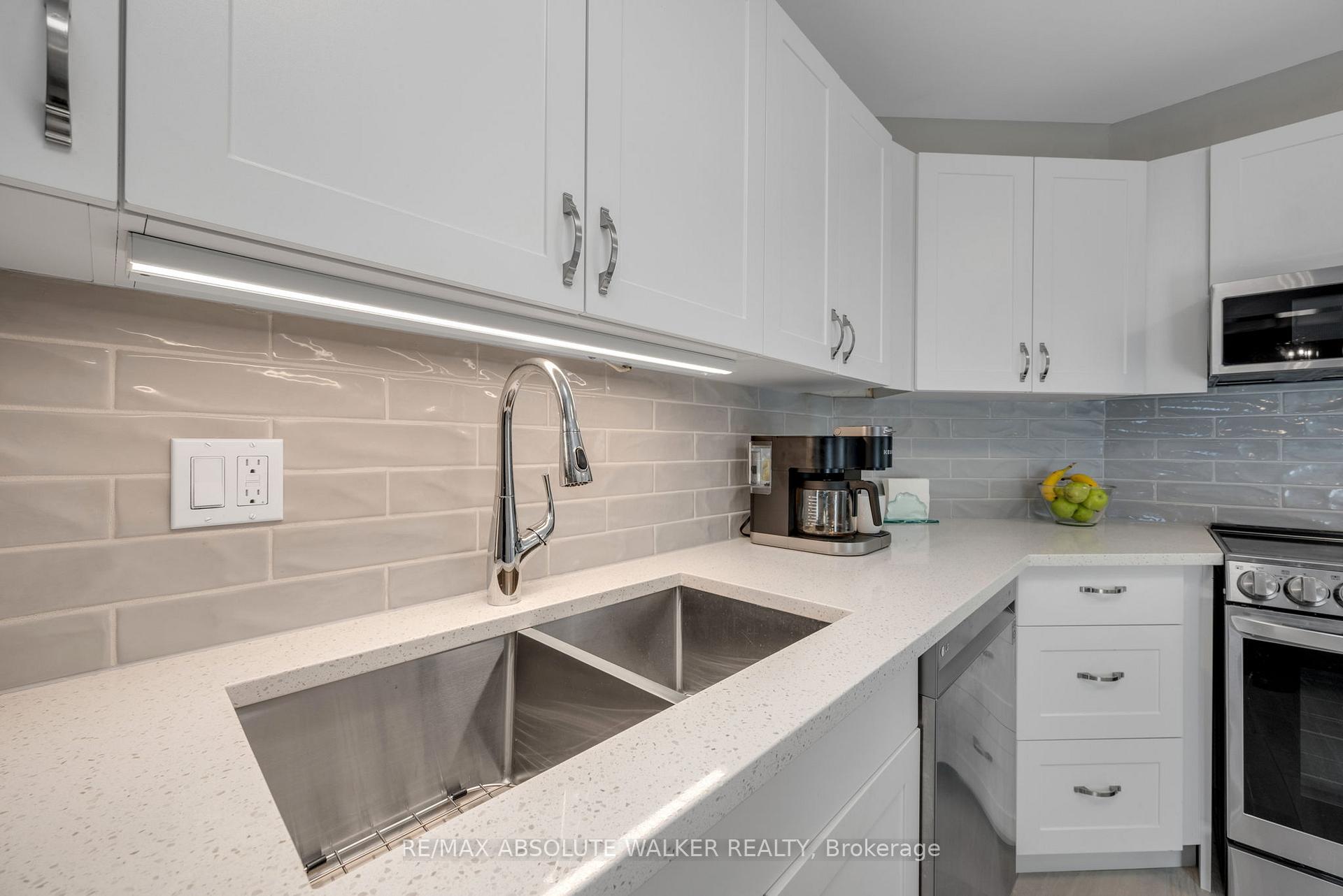 Photo 6 of 1444 Deavy Way, Ottawa, Bilberry Creek/Queenswood Heights — HOMEH