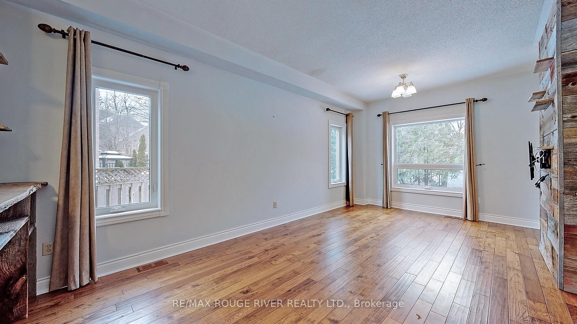 Photo 3 of 913 Wingarden Crescent, Pickering, Dunbarton — HOMEH
