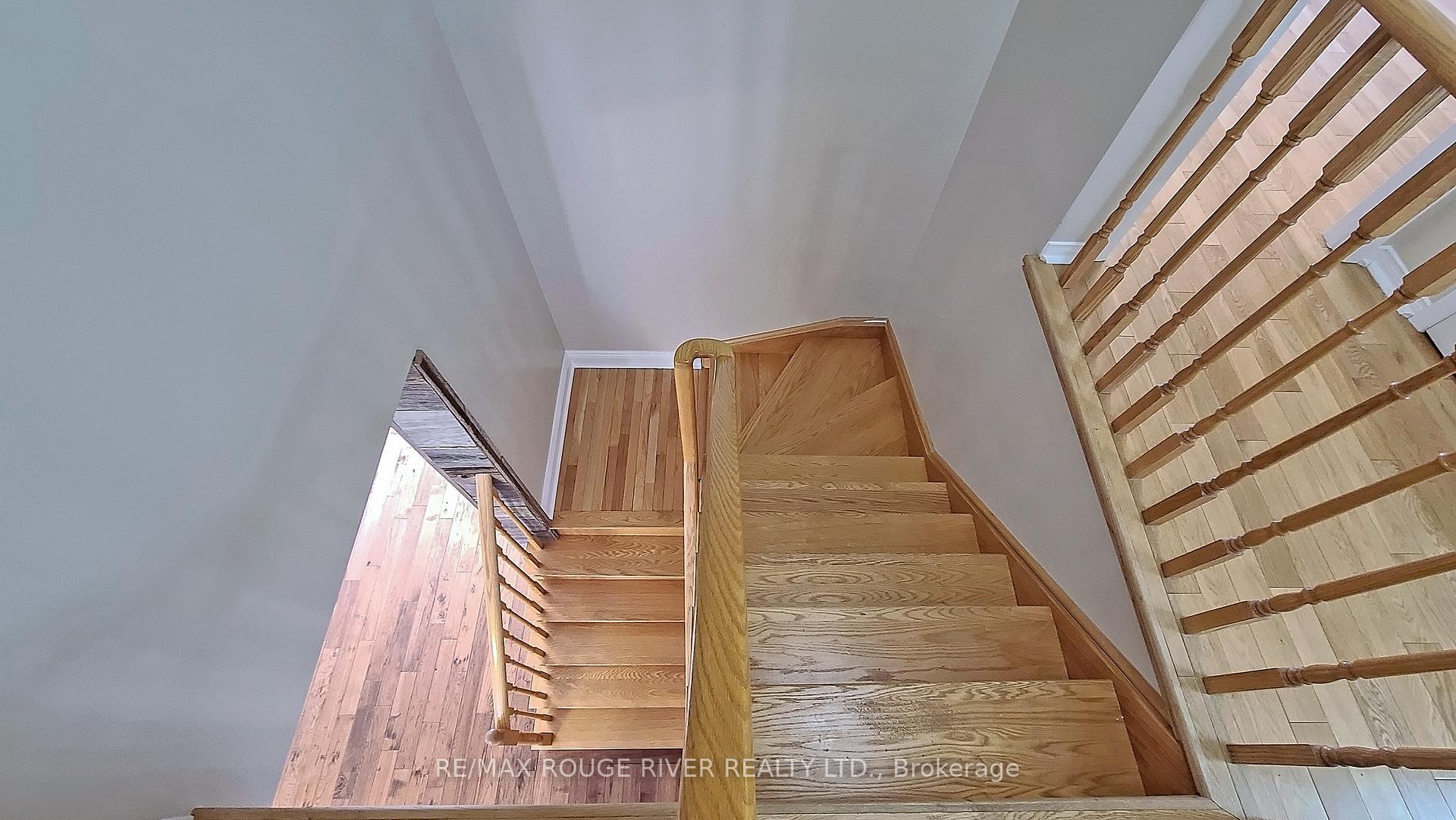 Photo 14 of 913 Wingarden Crescent, Pickering, Dunbarton — HOMEH