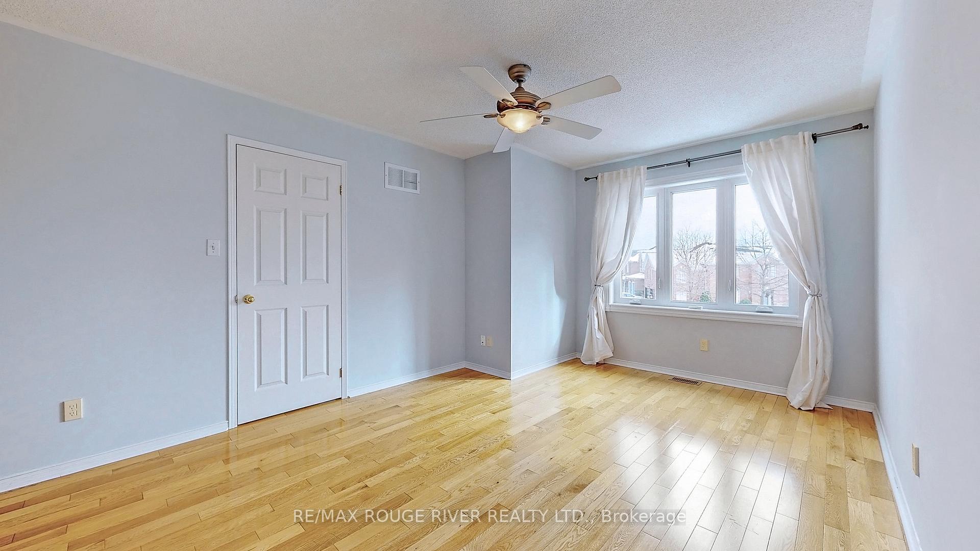 Photo 15 of 913 Wingarden Crescent, Pickering, Dunbarton — HOMEH