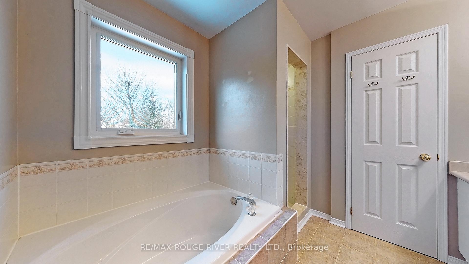 Photo 16 of 913 Wingarden Crescent, Pickering, Dunbarton — HOMEH