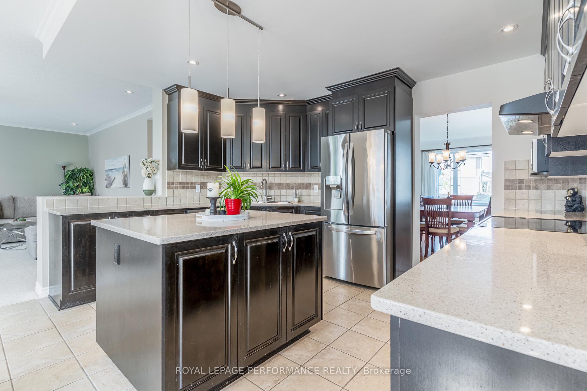 Photo 11 of 355 Goldenbrook Way, Ottawa, Avalon East — HOMEH