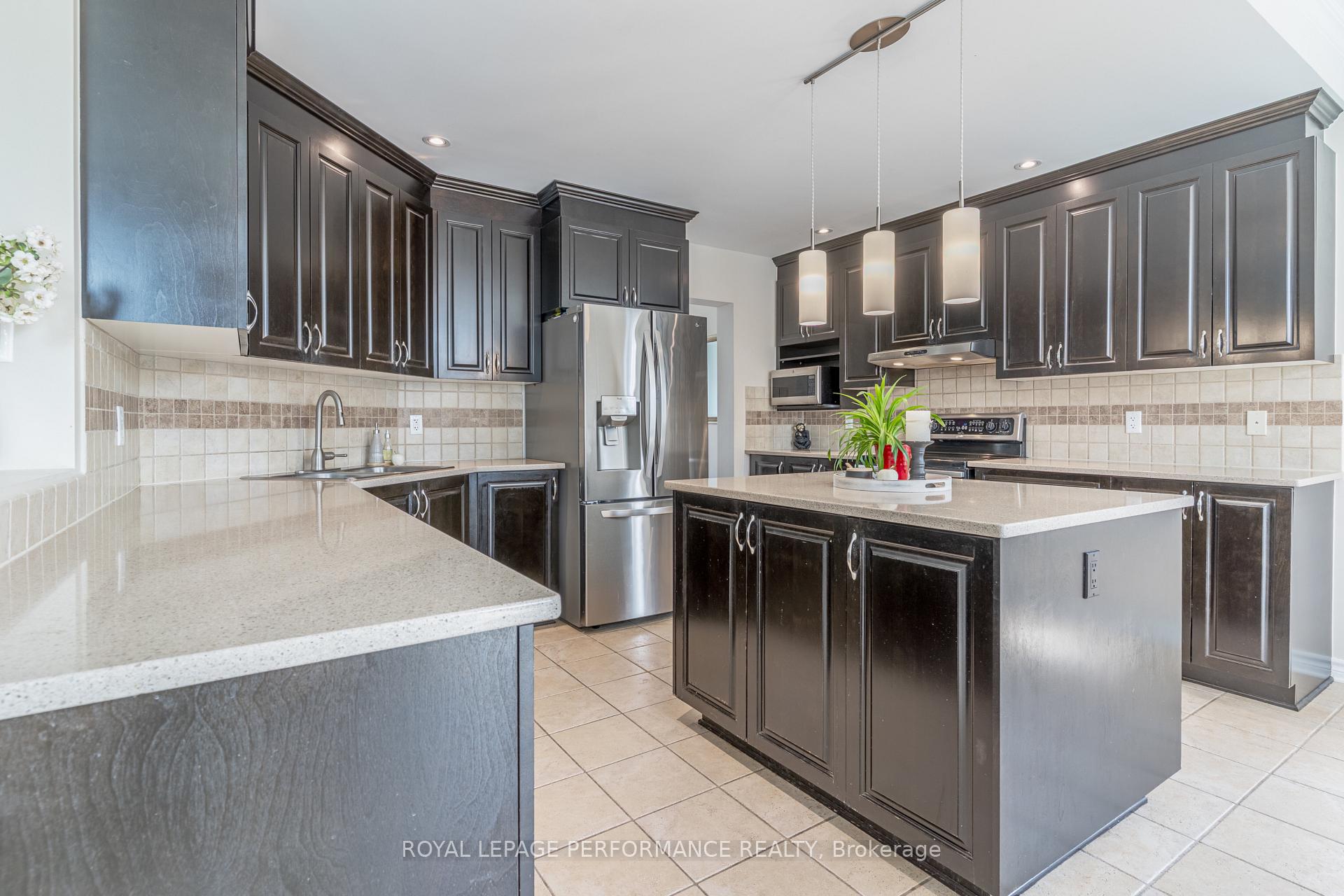 Photo 12 of 355 Goldenbrook Way, Ottawa, Avalon East — HOMEH