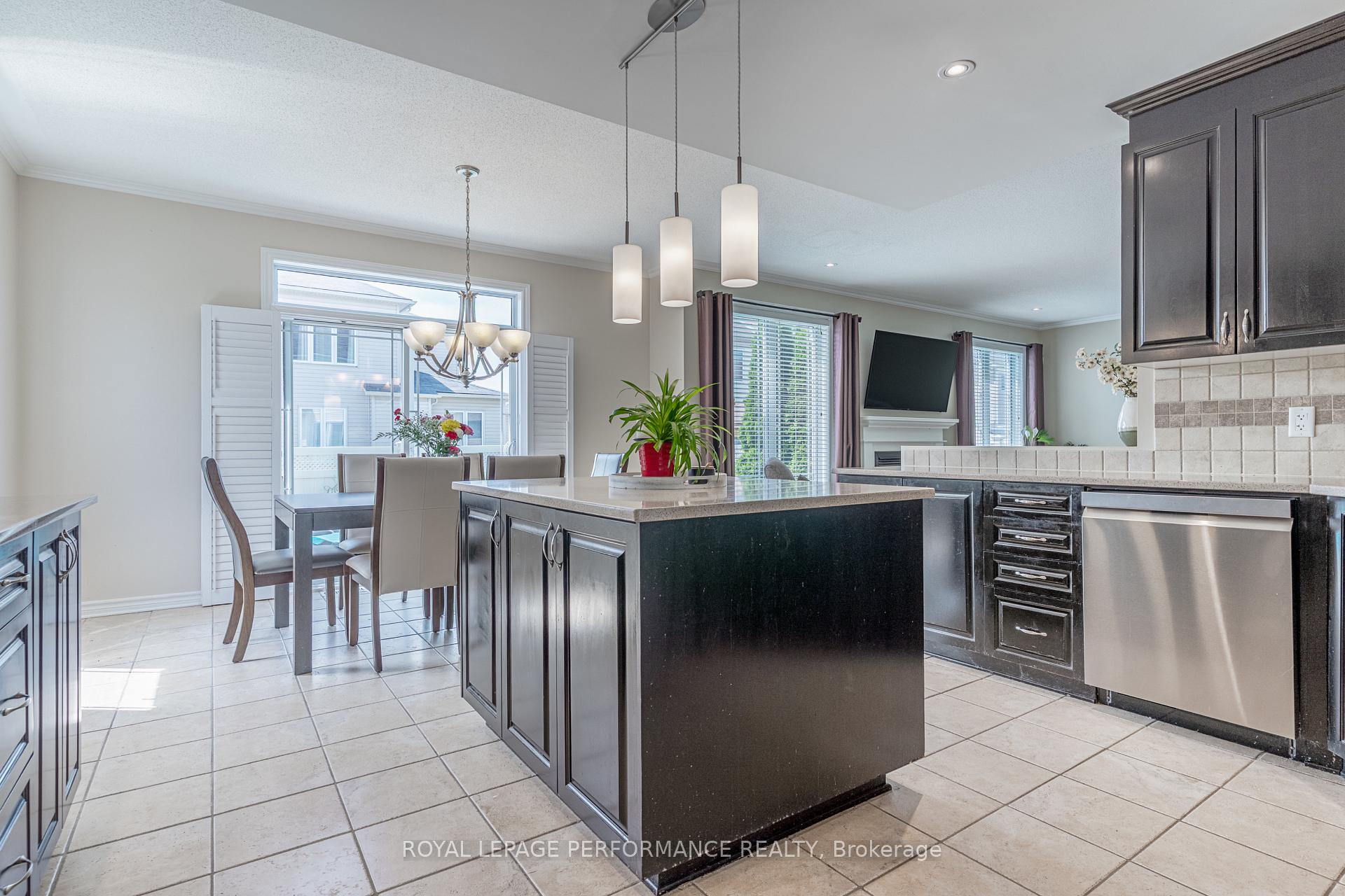 Photo 14 of 355 Goldenbrook Way, Ottawa, Avalon East — HOMEH