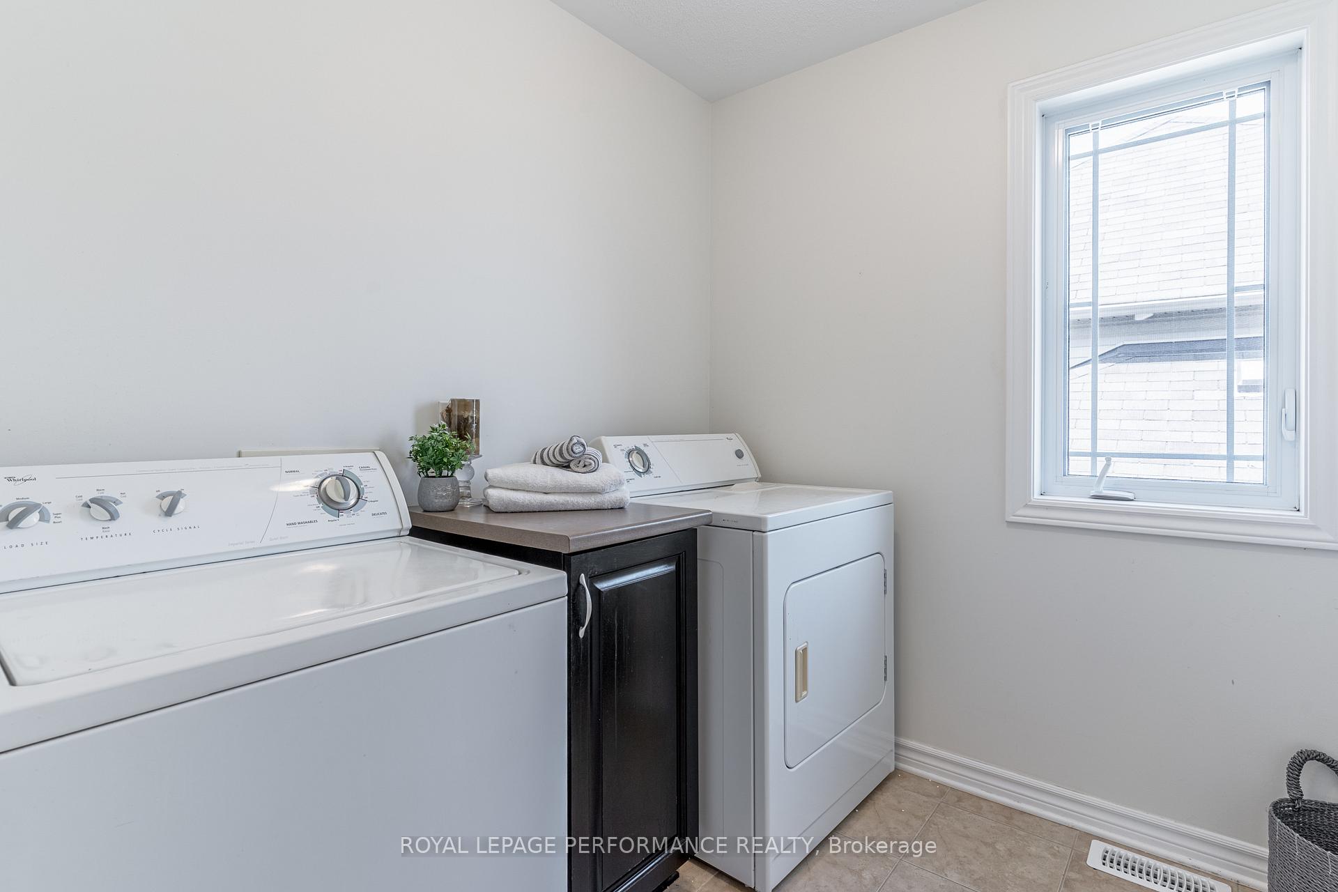 Photo 32 of 355 Goldenbrook Way, Ottawa, Avalon East — HOMEH
