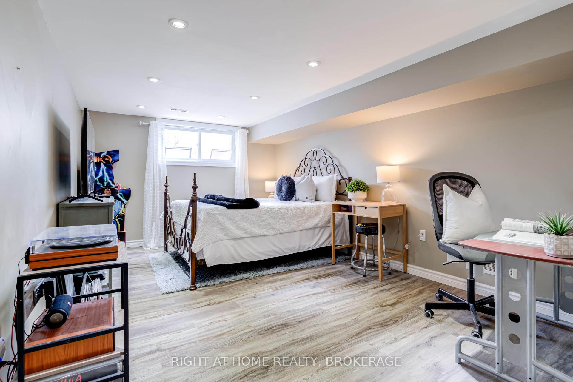 Photo 24 of 703 Briar Crescent, Milton, Dorset Park — HOMEH