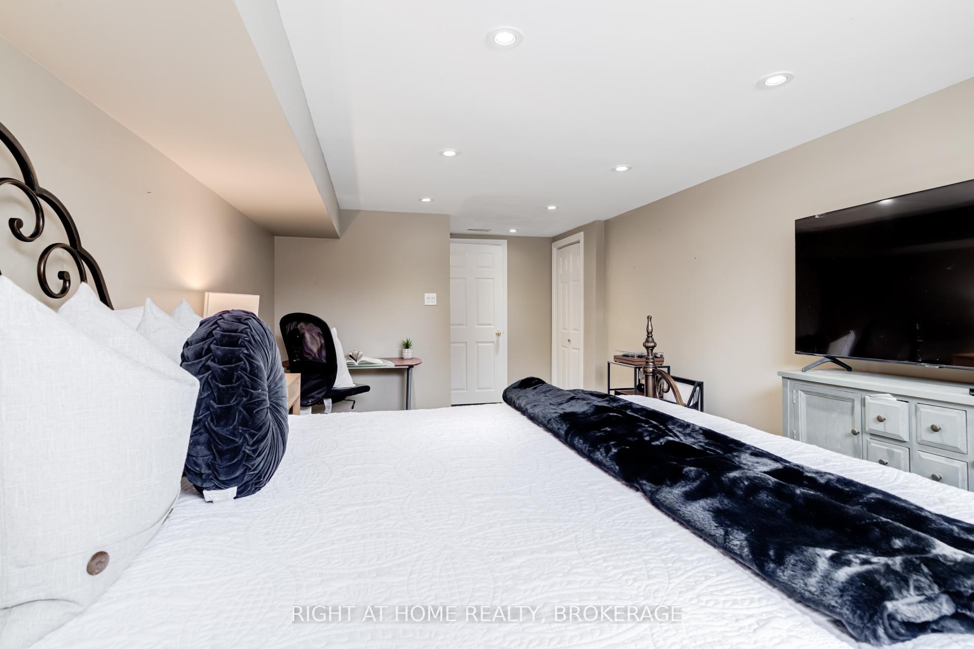 Photo 25 of 703 Briar Crescent, Milton, Dorset Park — HOMEH