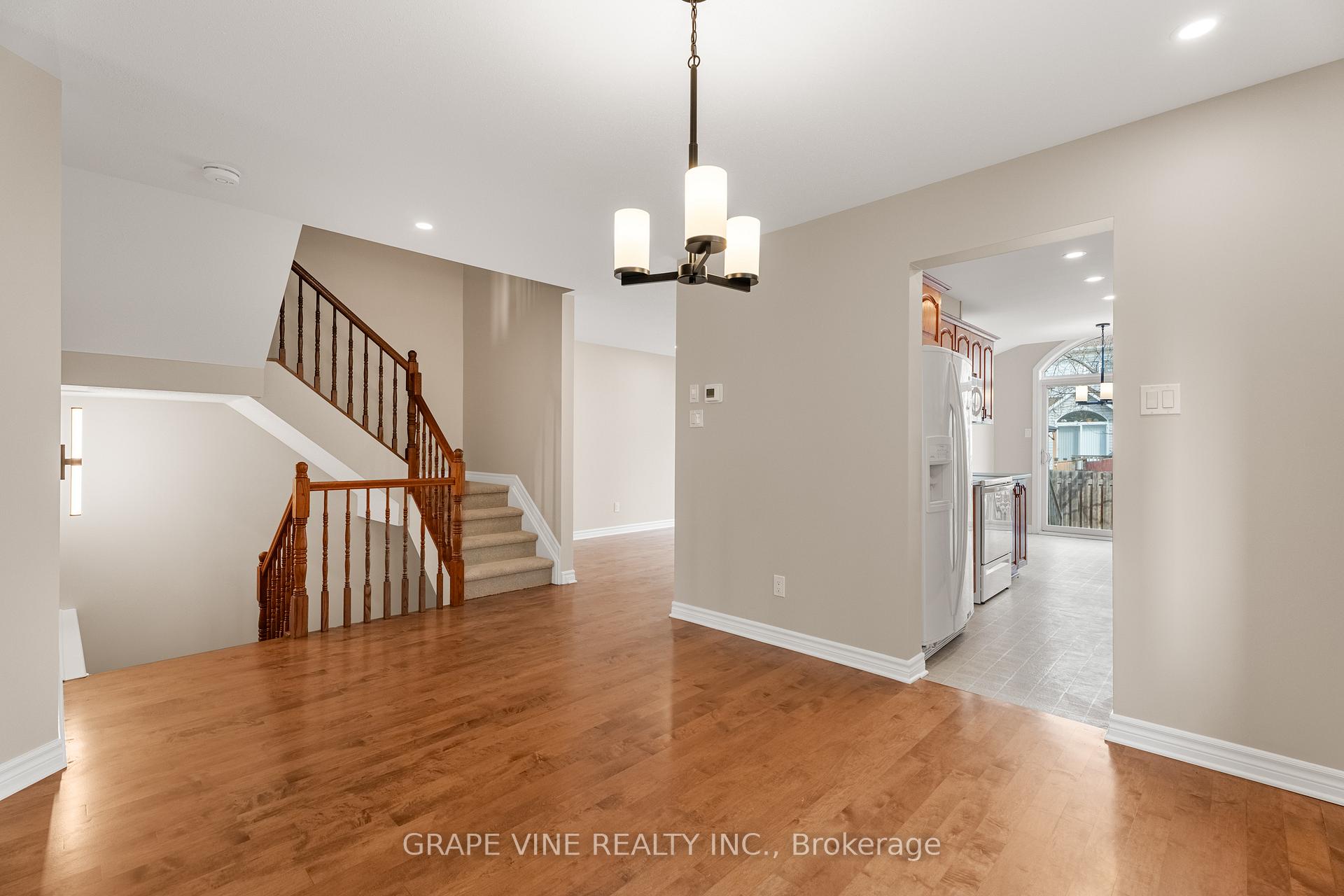 Photo 5 of 245 Monaco Place, Ottawa, Avalon East — HOMEH