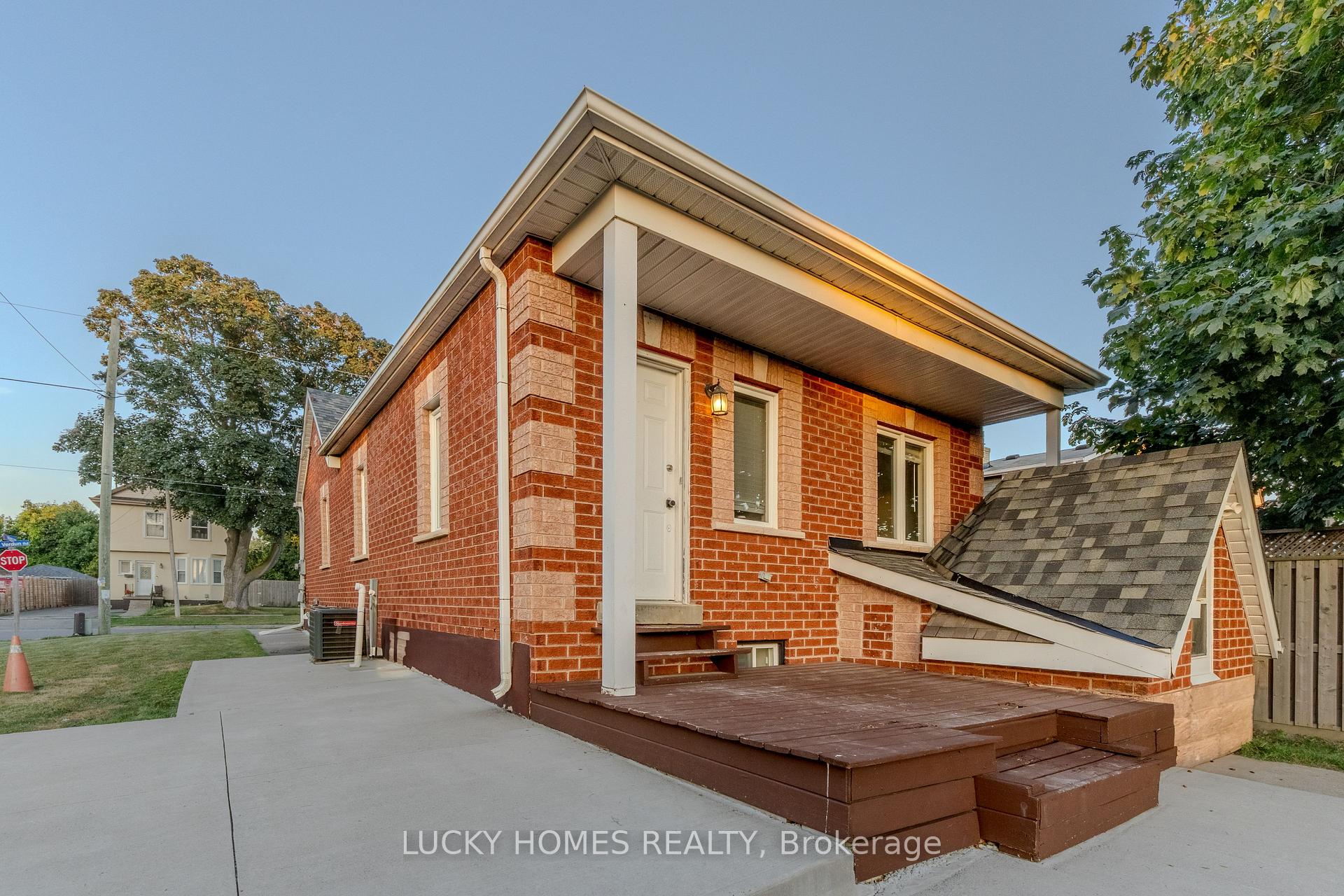 Front of Unit Main, 270 Verdun Road W
