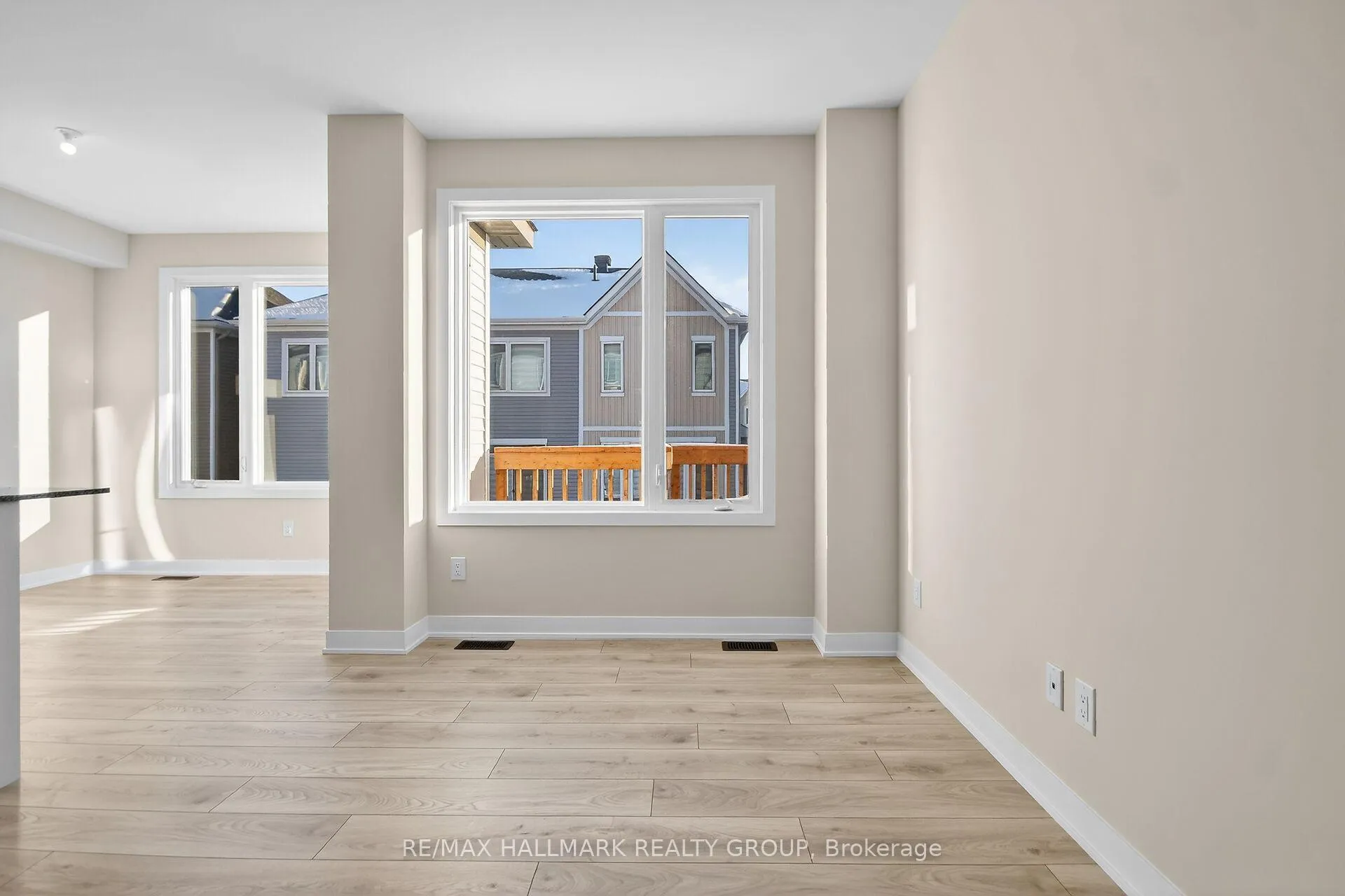 Photo 5 of 536 Promontory Place, Ottawa, Barrhaven - Half Moon Bay — HOMEH