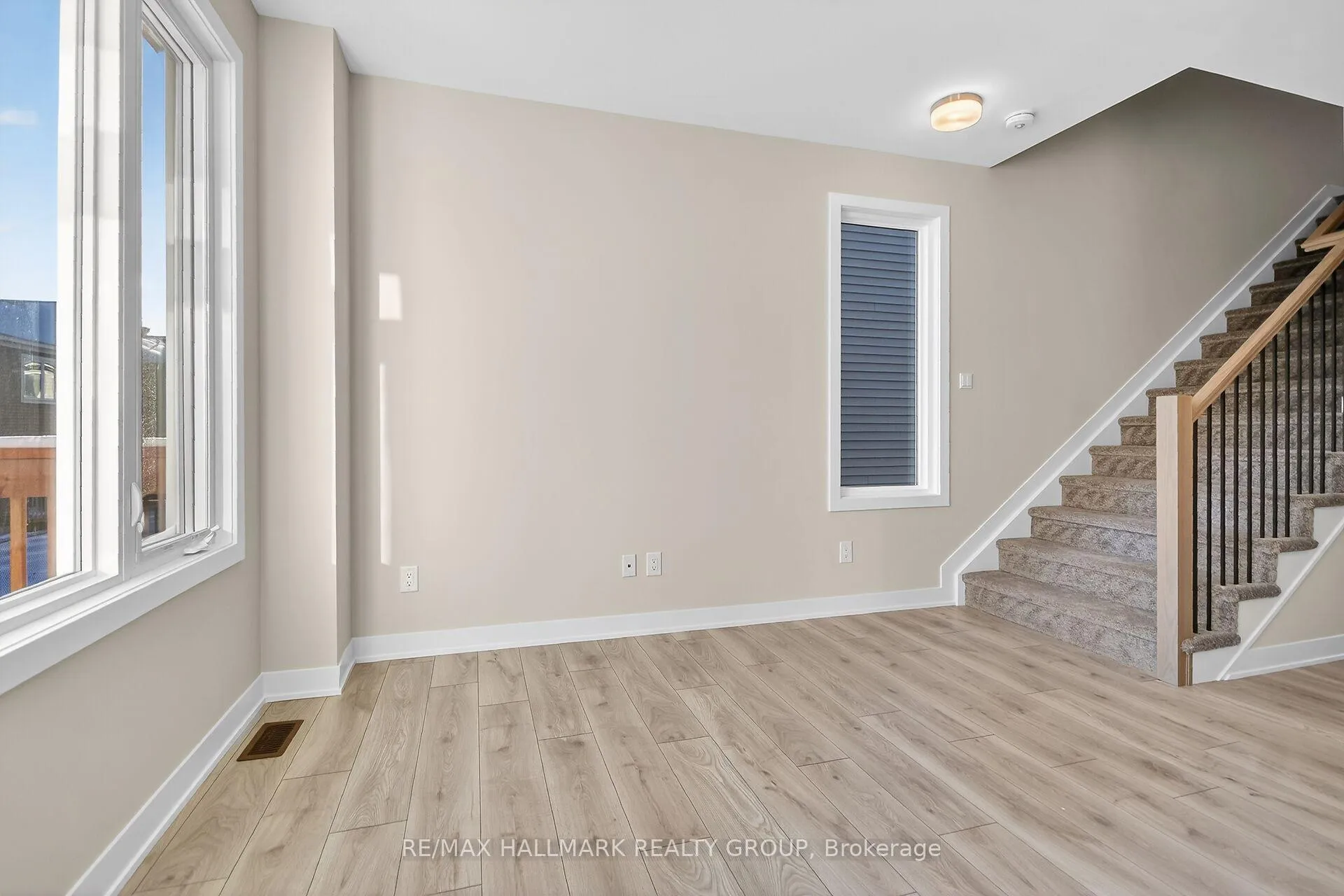Photo 8 of 536 Promontory Place, Ottawa, Barrhaven - Half Moon Bay — HOMEH