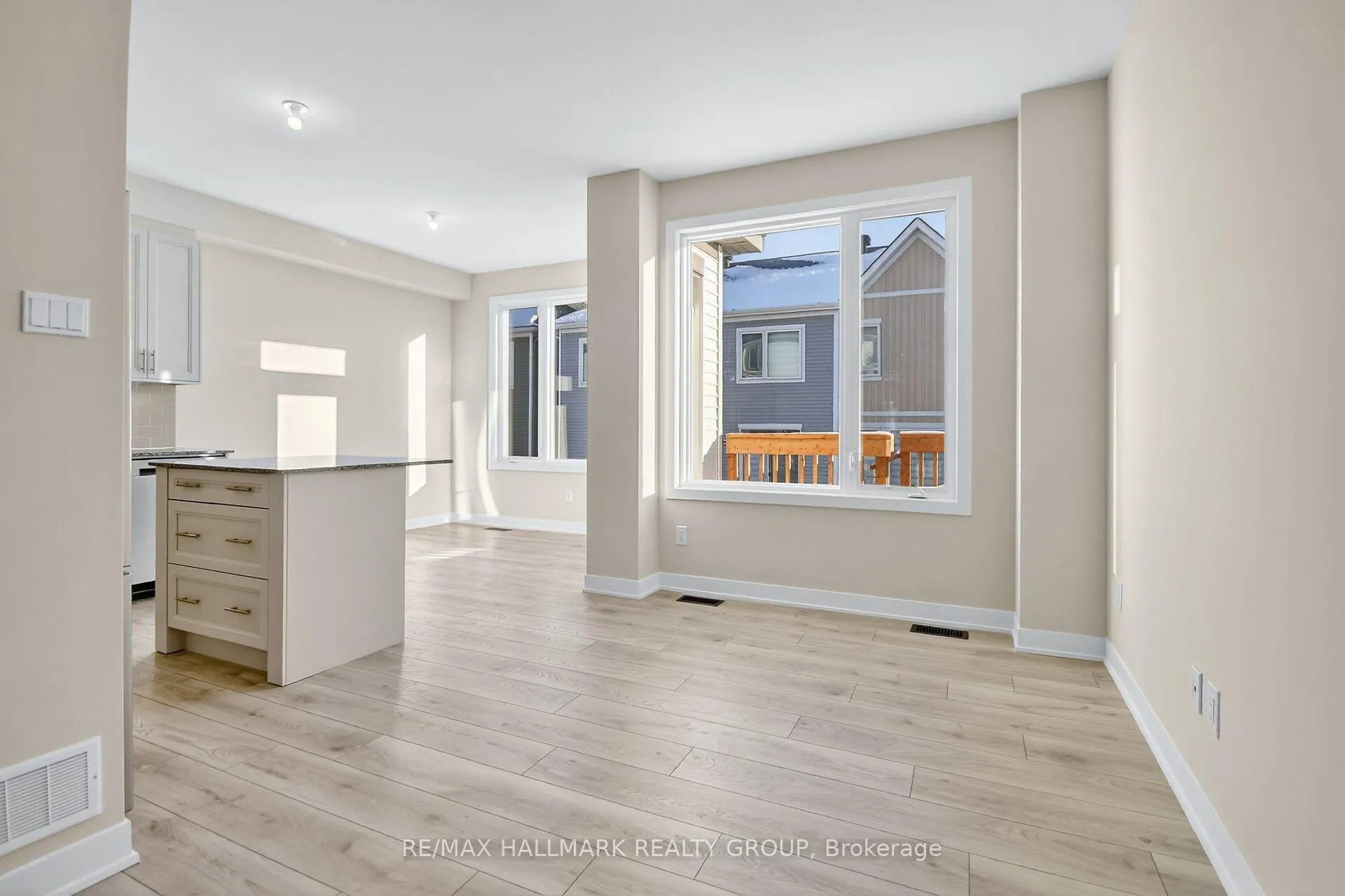 Photo 10 of 536 Promontory Place, Ottawa, Barrhaven - Half Moon Bay — HOMEH