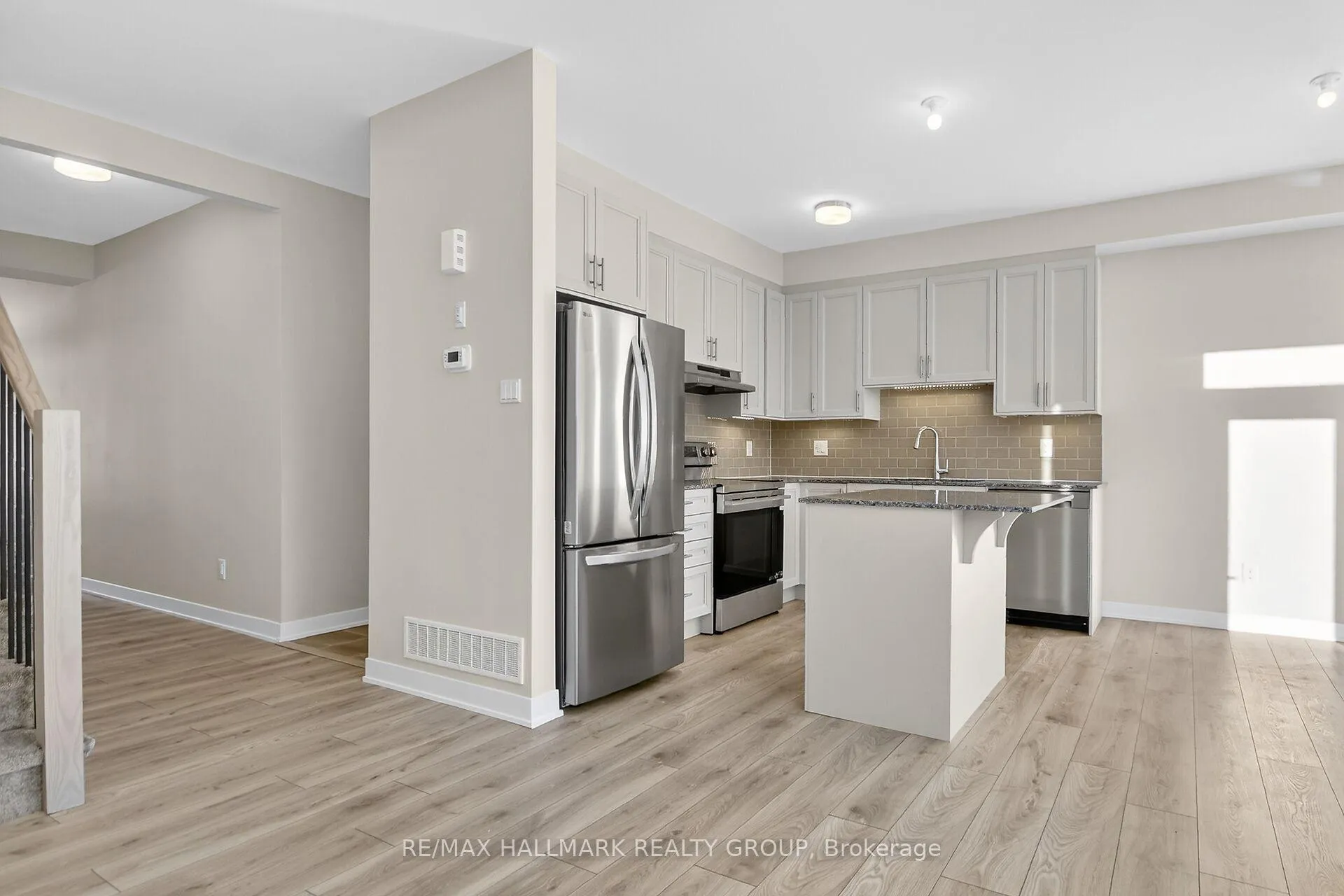 Photo 11 of 536 Promontory Place, Ottawa, Barrhaven - Half Moon Bay — HOMEH
