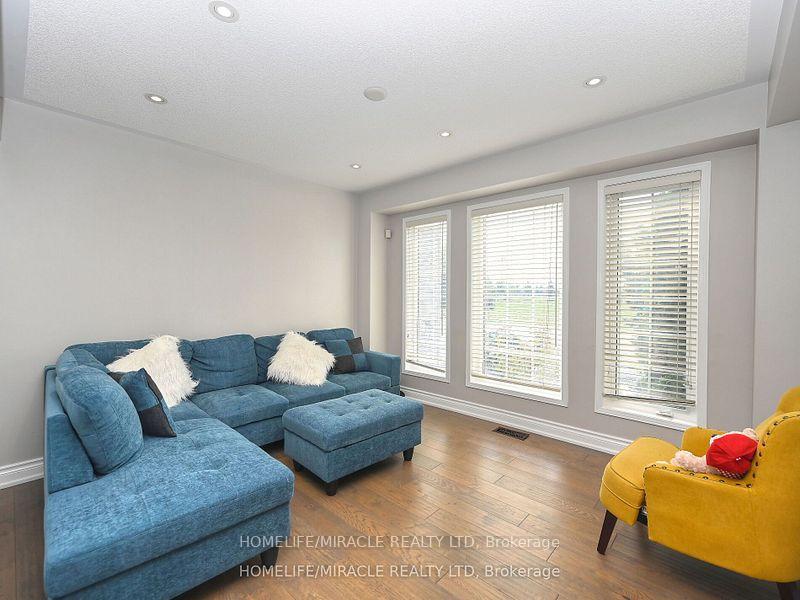 Photo 6 of 971 Kennedy Circle, Milton, Coates — HOMEH