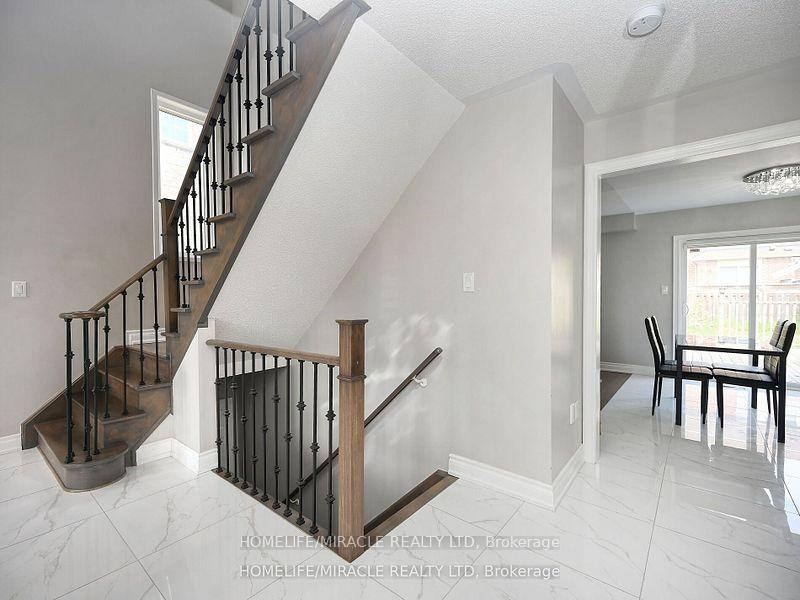 Photo 9 of 971 Kennedy Circle, Milton, Coates — HOMEH