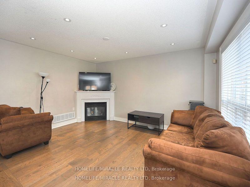 Photo 10 of 971 Kennedy Circle, Milton, Coates — HOMEH