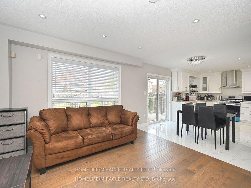 Photo 12 of 971 Kennedy Circle, Milton, Coates — HOMEH