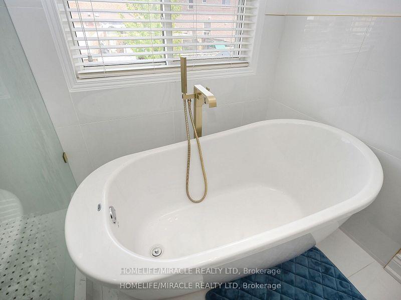 Photo 23 of 971 Kennedy Circle, Milton, Coates — HOMEH
