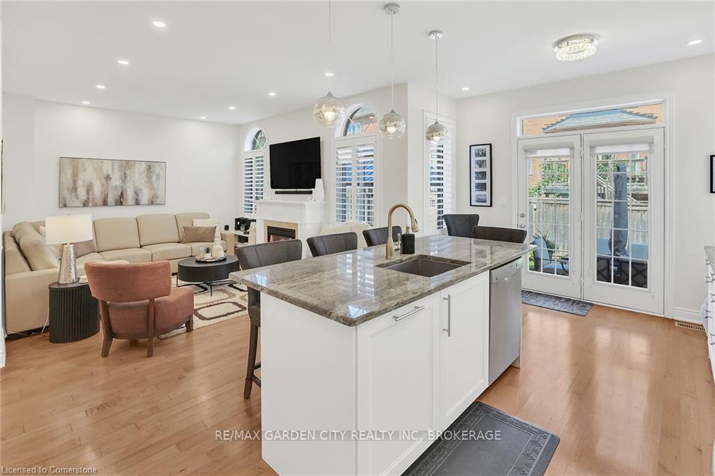 Photo 3 of 3323 Whilabout Terrace, Oakville, Bronte — HOMEH