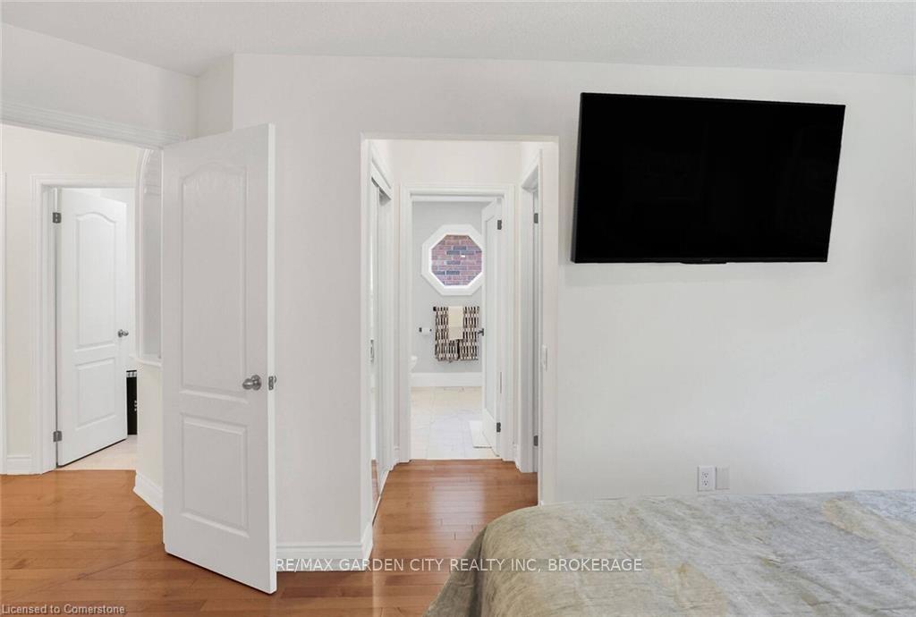 Photo 12 of 3323 Whilabout Terrace, Oakville, Bronte — HOMEH