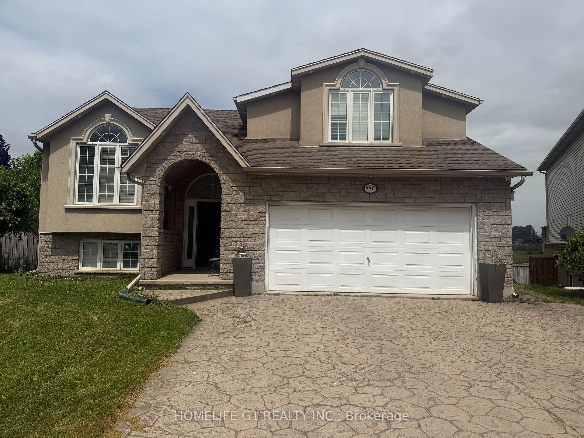 Front of 8207 Beaver Glen