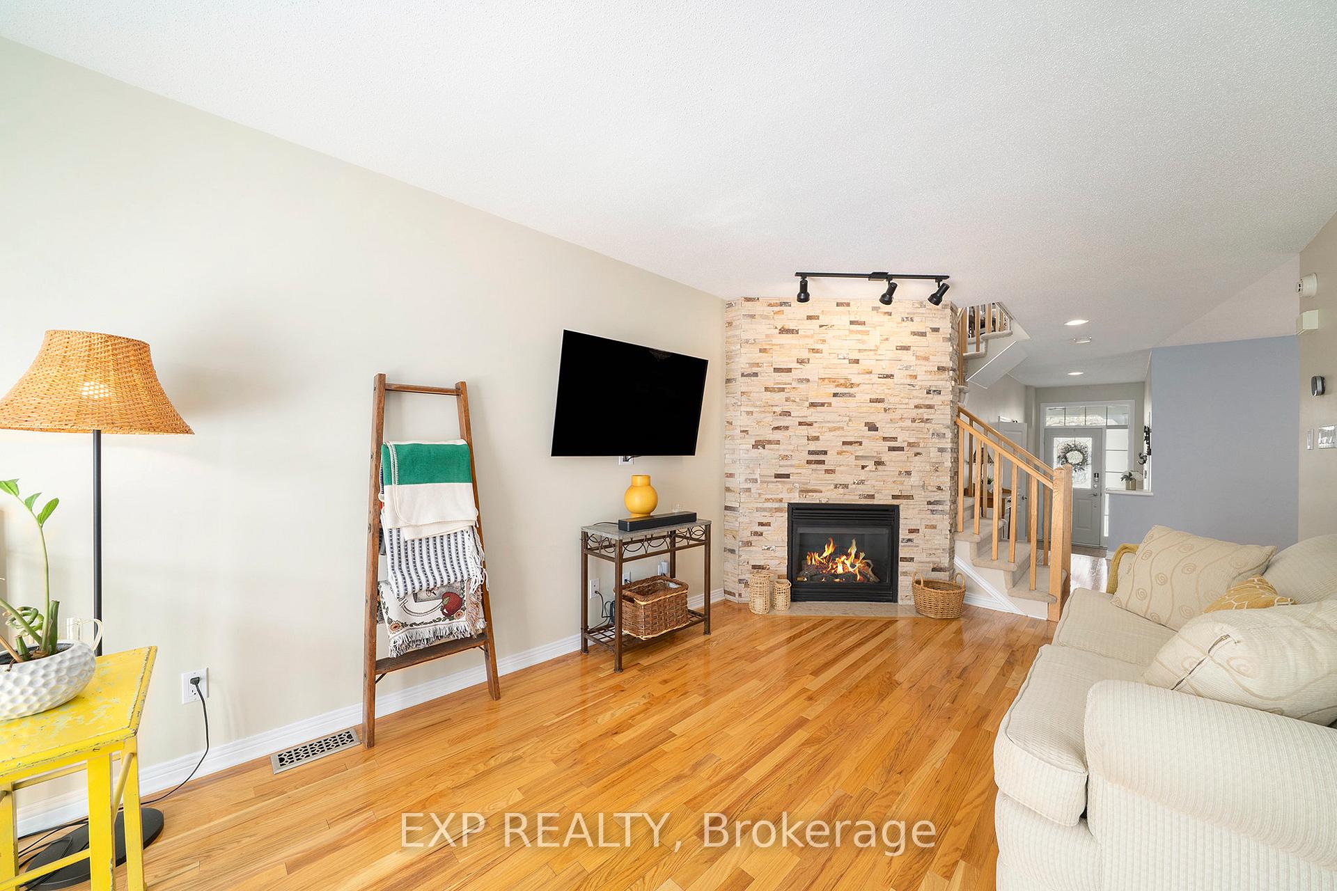 Photo 5 of 960 Lucille Way, Ottawa, Notting Hill/Summerside — HOMEH