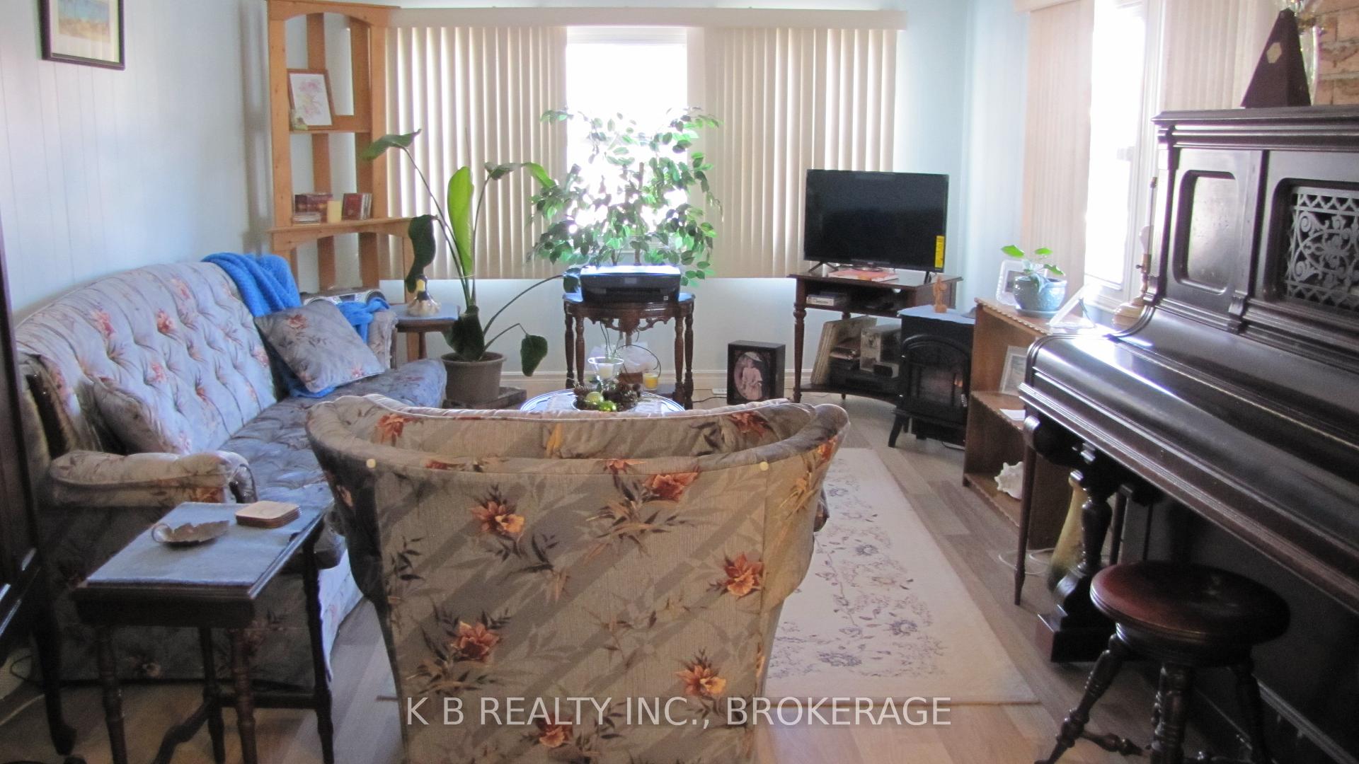 Photo 2 of 6 Wentworth Drive, Kingston, Rideau — HOMEH