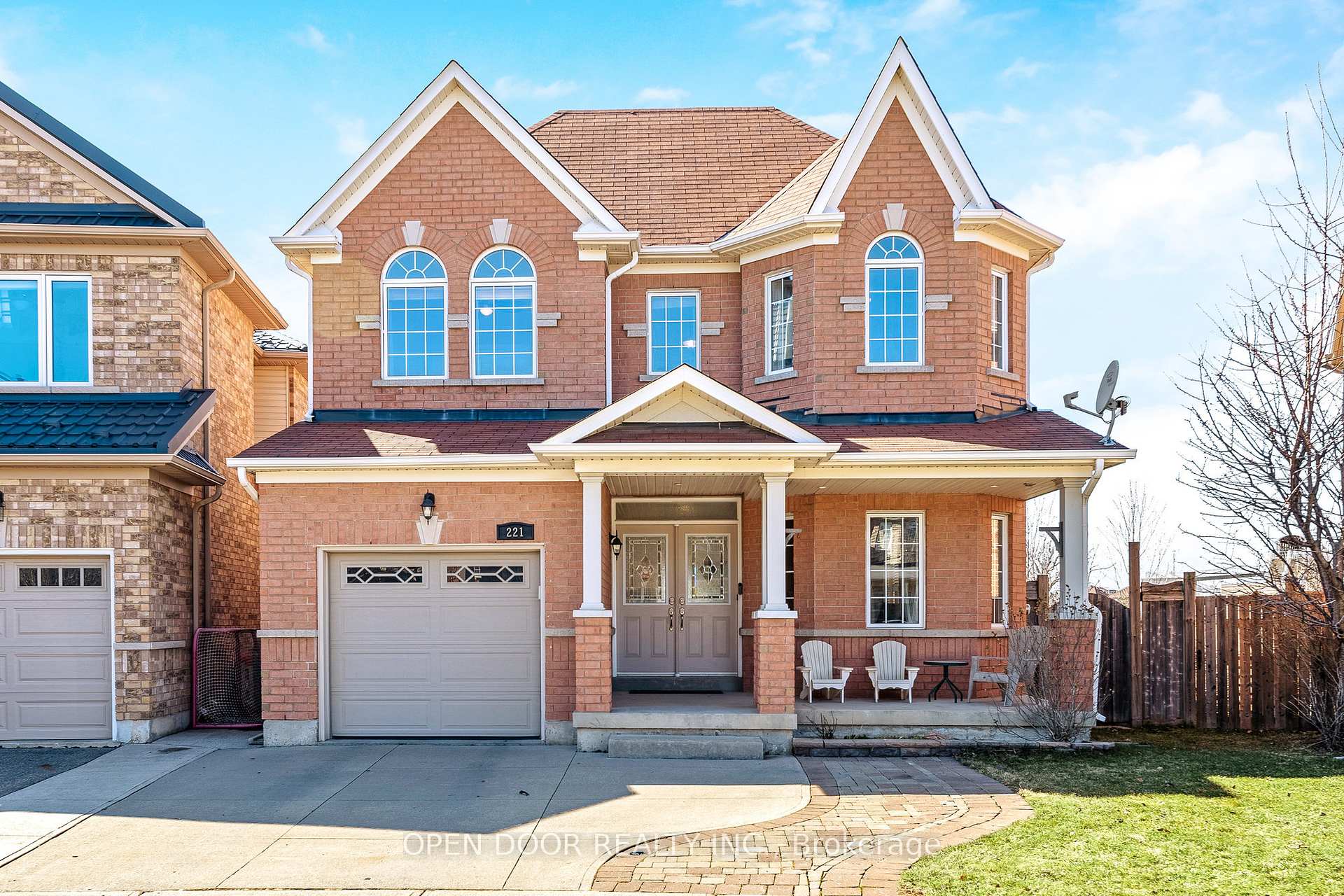 Photo 2 of 221 Bussel Crescent, Milton, Clarke — HOMEH