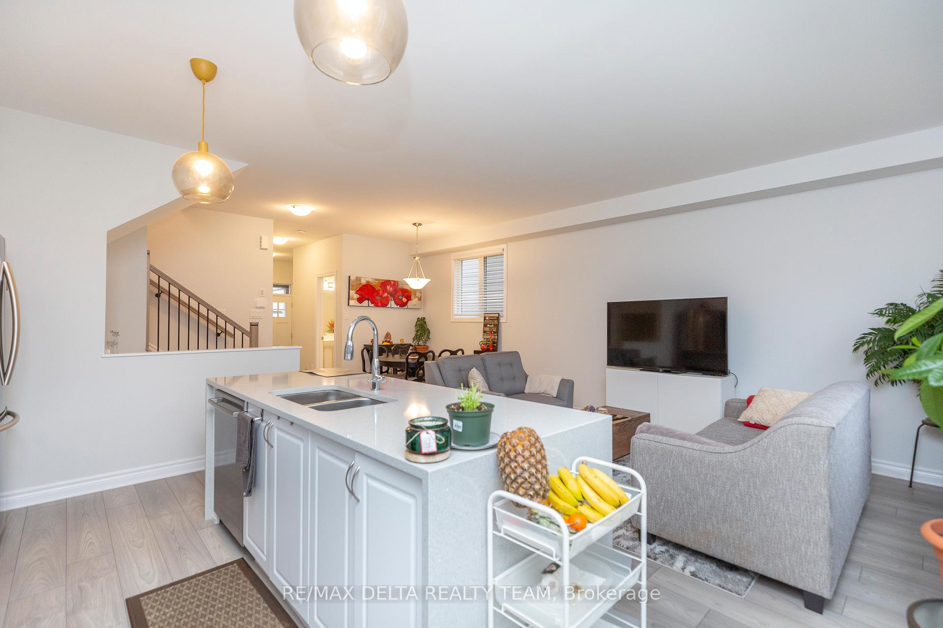 Photo 10 of 310 Guppy Grove, Ottawa, Avalon West — HOMEH