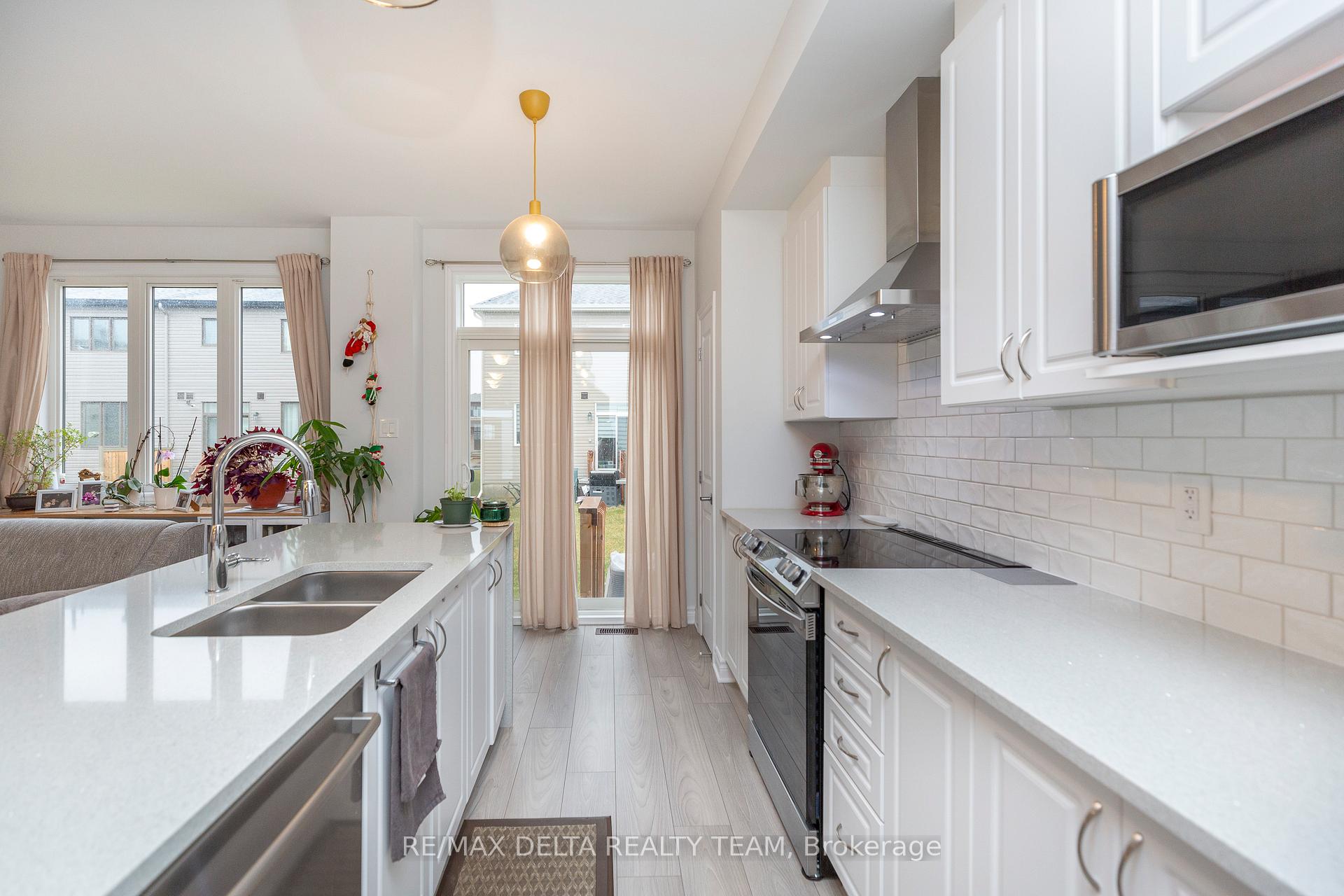 Photo 14 of 310 Guppy Grove, Ottawa, Avalon West — HOMEH