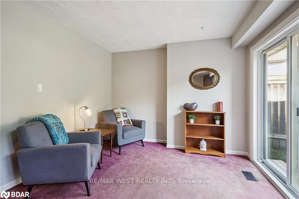 Photo 5 of 1182 Canborough Crescent, Pickering, Liverpool — HOMEH