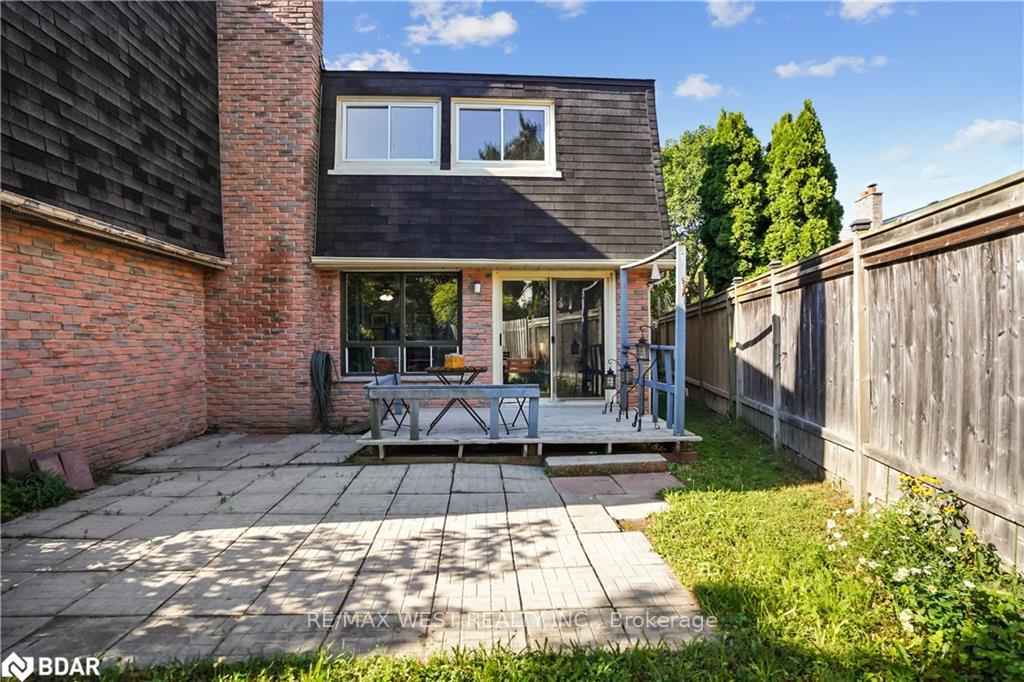 Photo 8 of 1182 Canborough Crescent, Pickering, Liverpool — HOMEH
