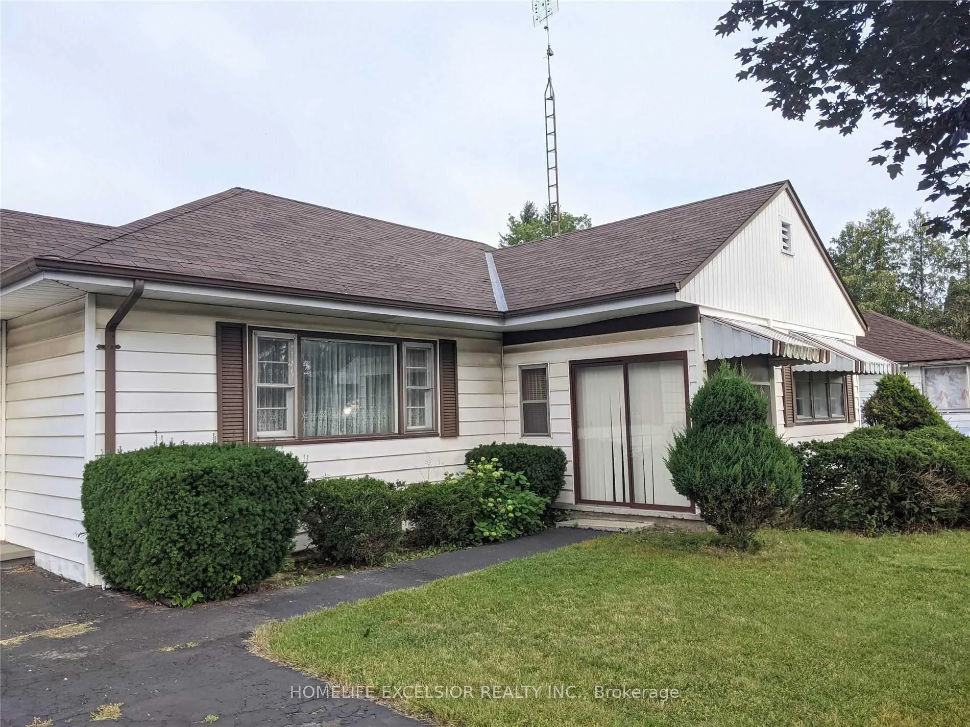 Photo 2 of 1482 Simcoe Street N, Oshawa, Samac — HOMEH