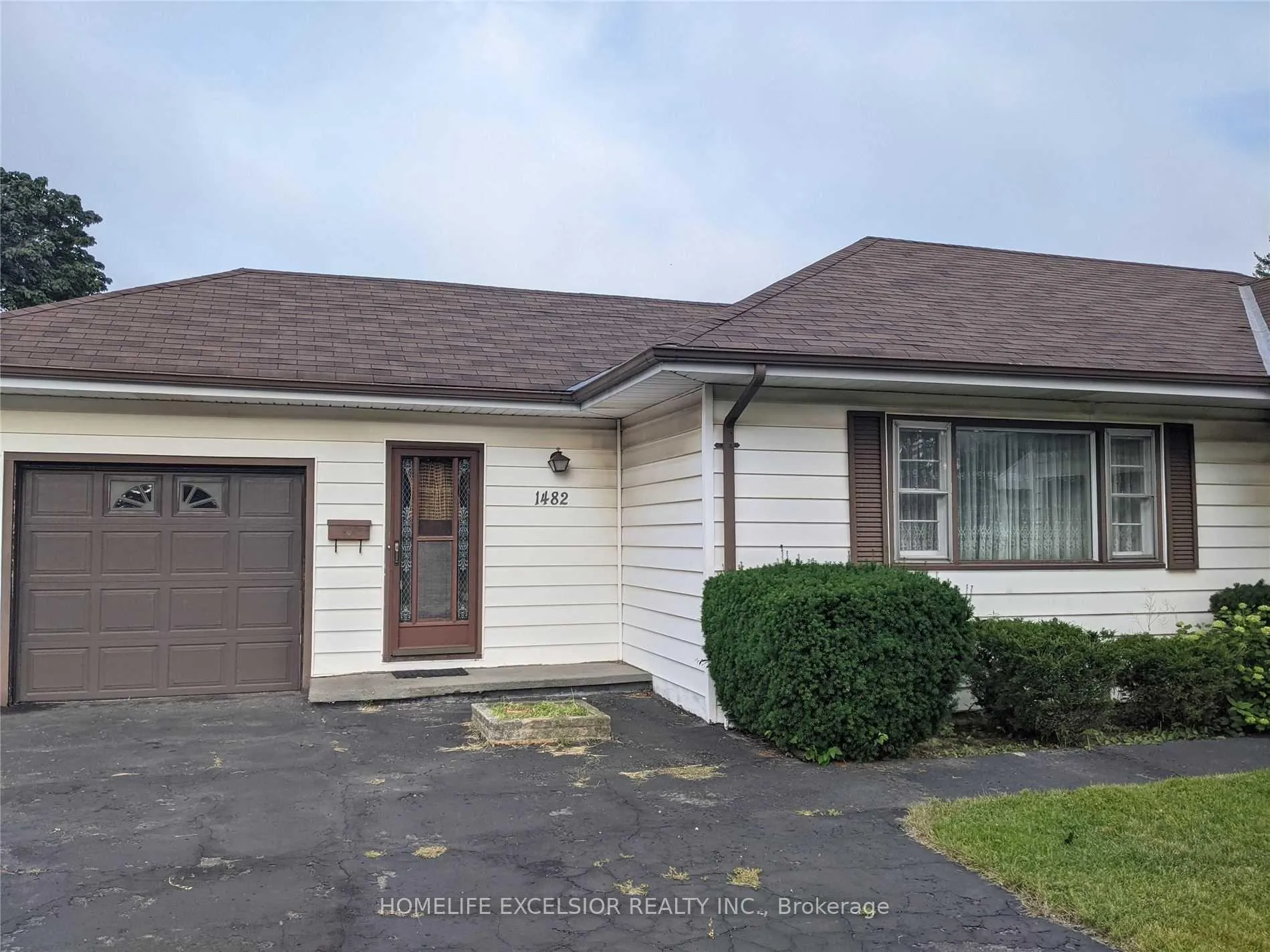 Photo 3 of 1482 Simcoe Street N, Oshawa, Samac — HOMEH