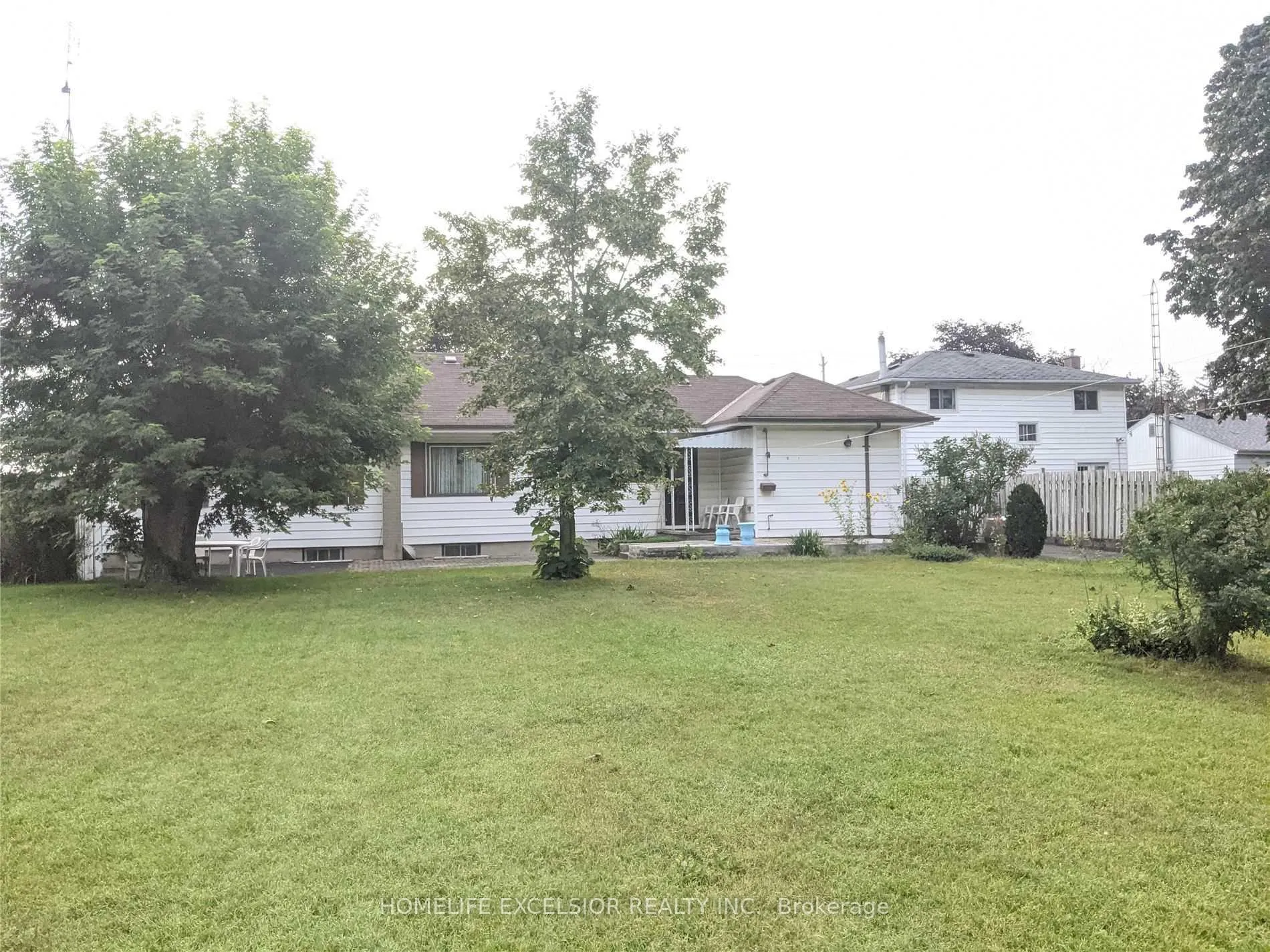 Photo 5 of 1482 Simcoe Street N, Oshawa, Samac — HOMEH