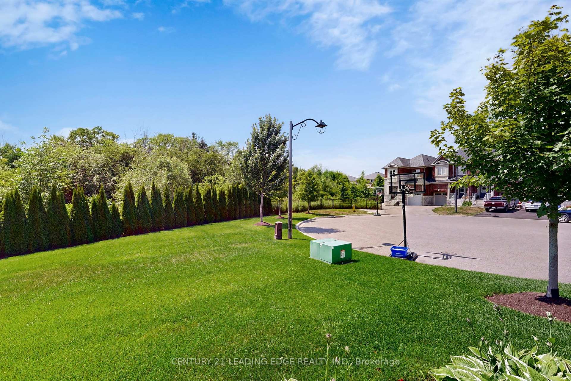 Photo 2 of 293 Shadow Place, Pickering, Rouge Park — HOMEH