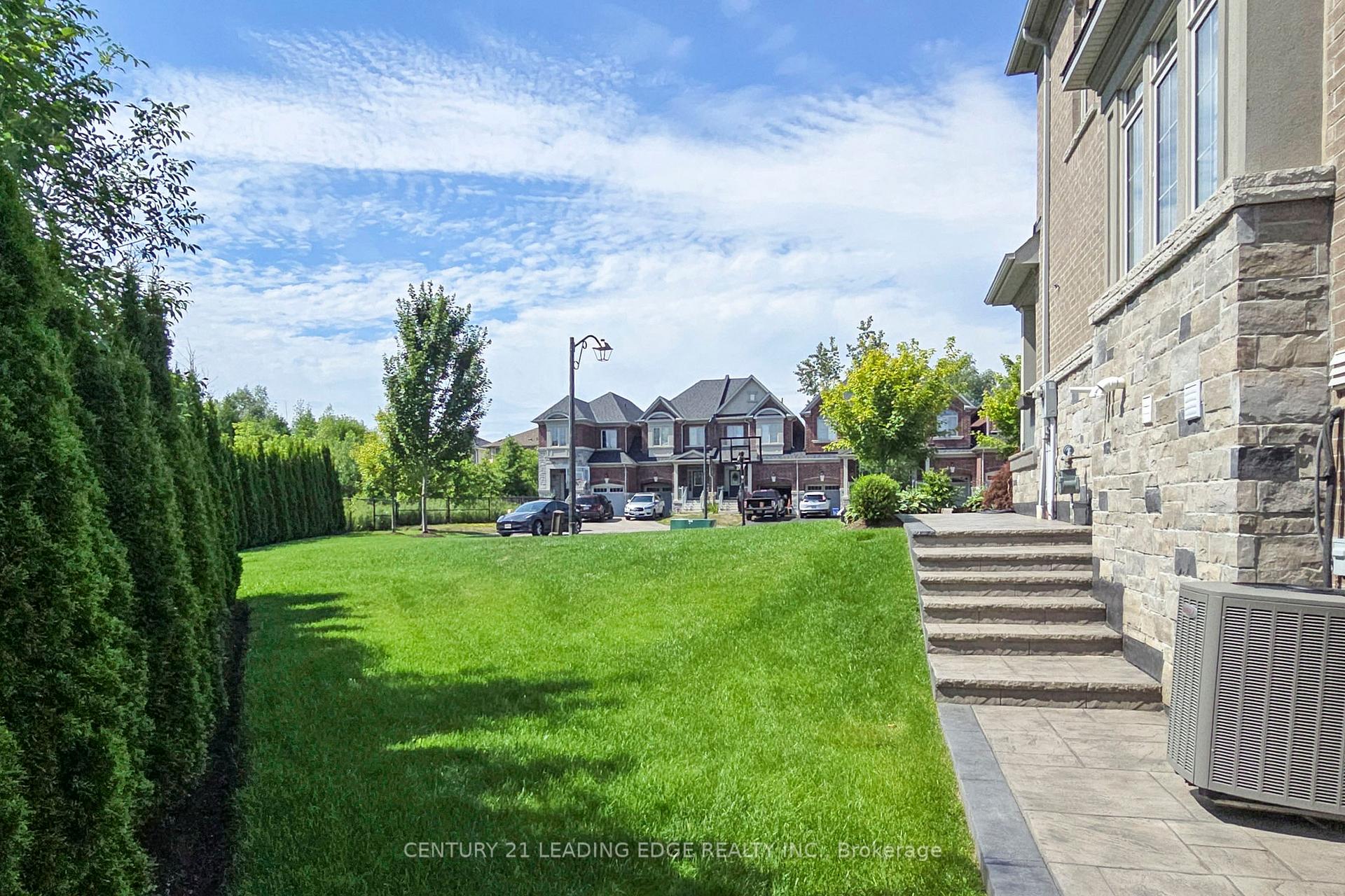 Photo 4 of 293 Shadow Place, Pickering, Rouge Park — HOMEH