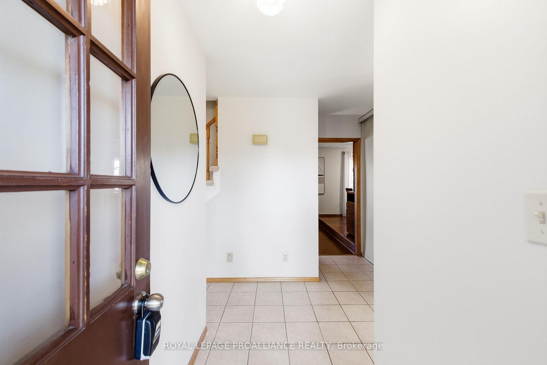Photo 5 of 47 Arthur Mark Drive, Port Hope — HOMEH