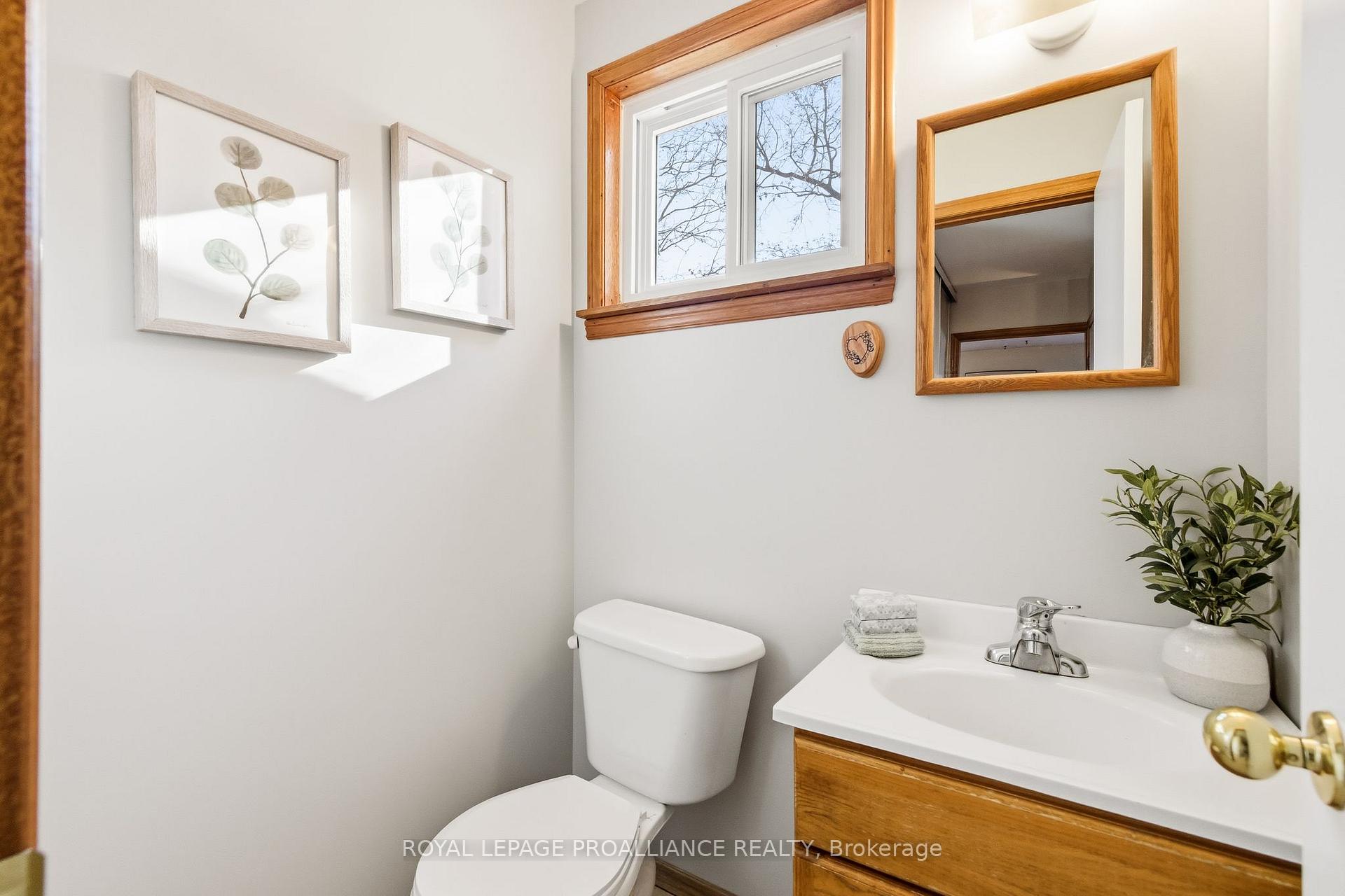 Photo 16 of 47 Arthur Mark Drive, Port Hope — HOMEH