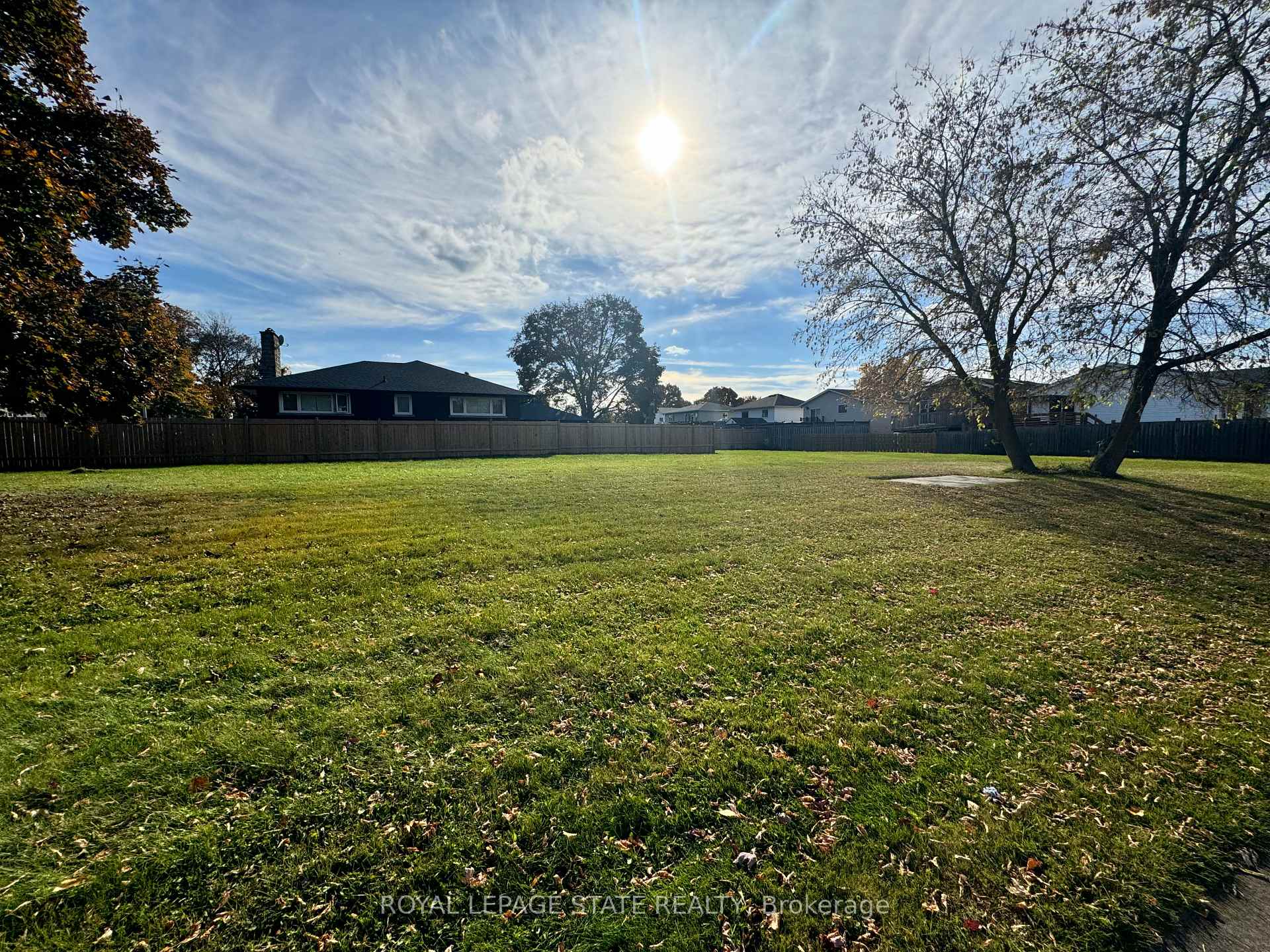 Photo 3 of Part 3 Alpine Drive, Niagara Falls, Ascot — HOMEH