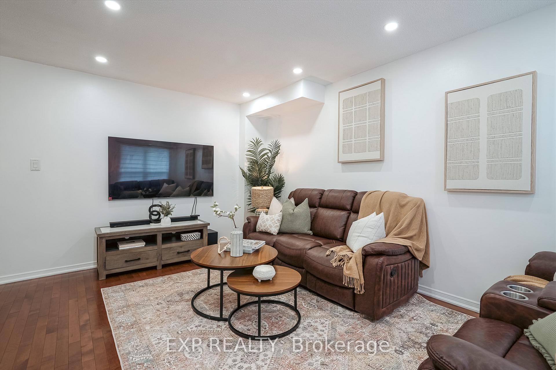 Photo 5 of 139 Adele Crescent, Oshawa, McLaughlin — HOMEH