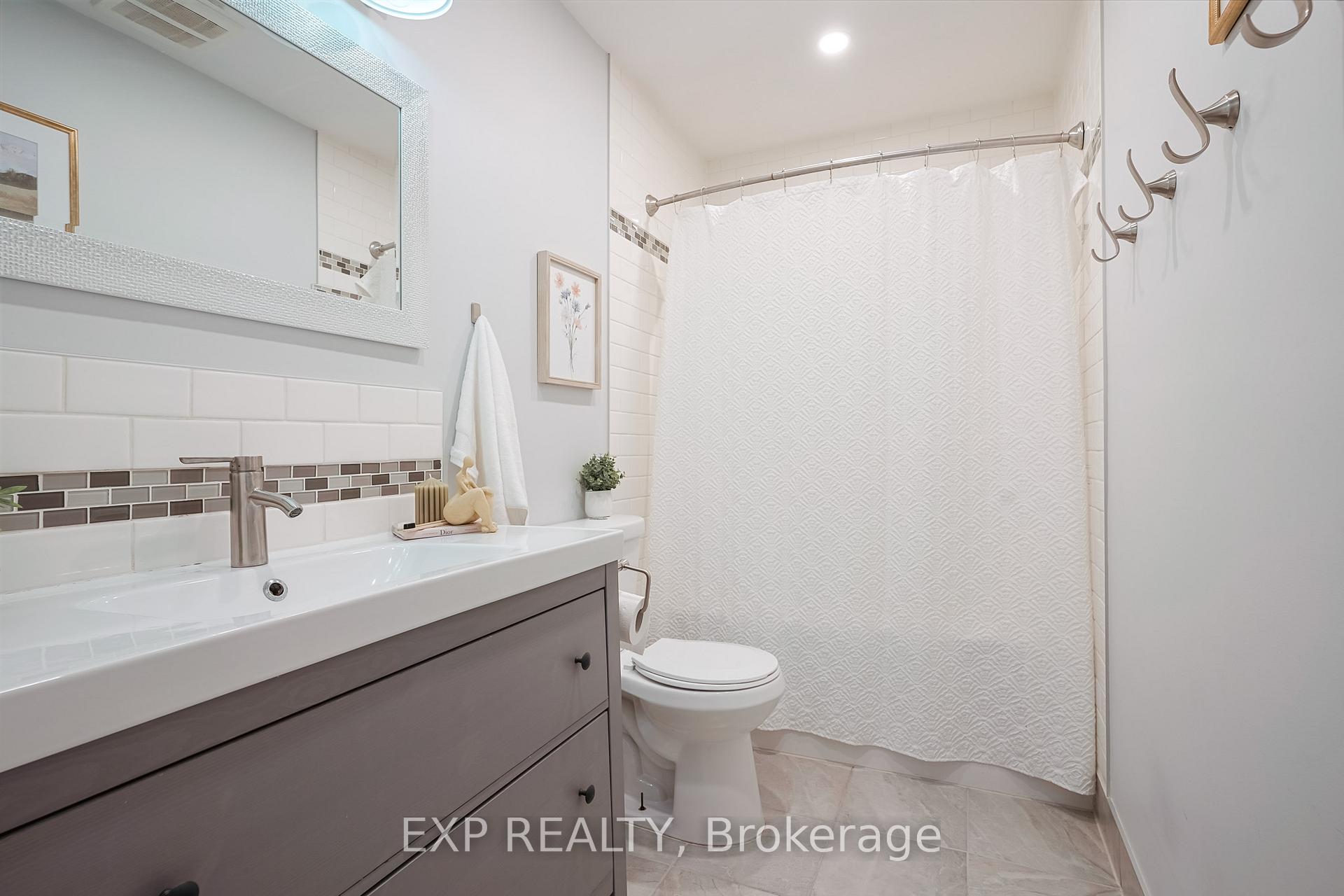 Photo 24 of 139 Adele Crescent, Oshawa, McLaughlin — HOMEH