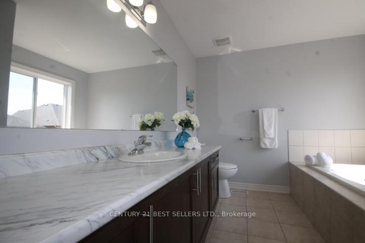 Photo 9 of 129 Iribelle Avenue, Oshawa, Windfields — HOMEH