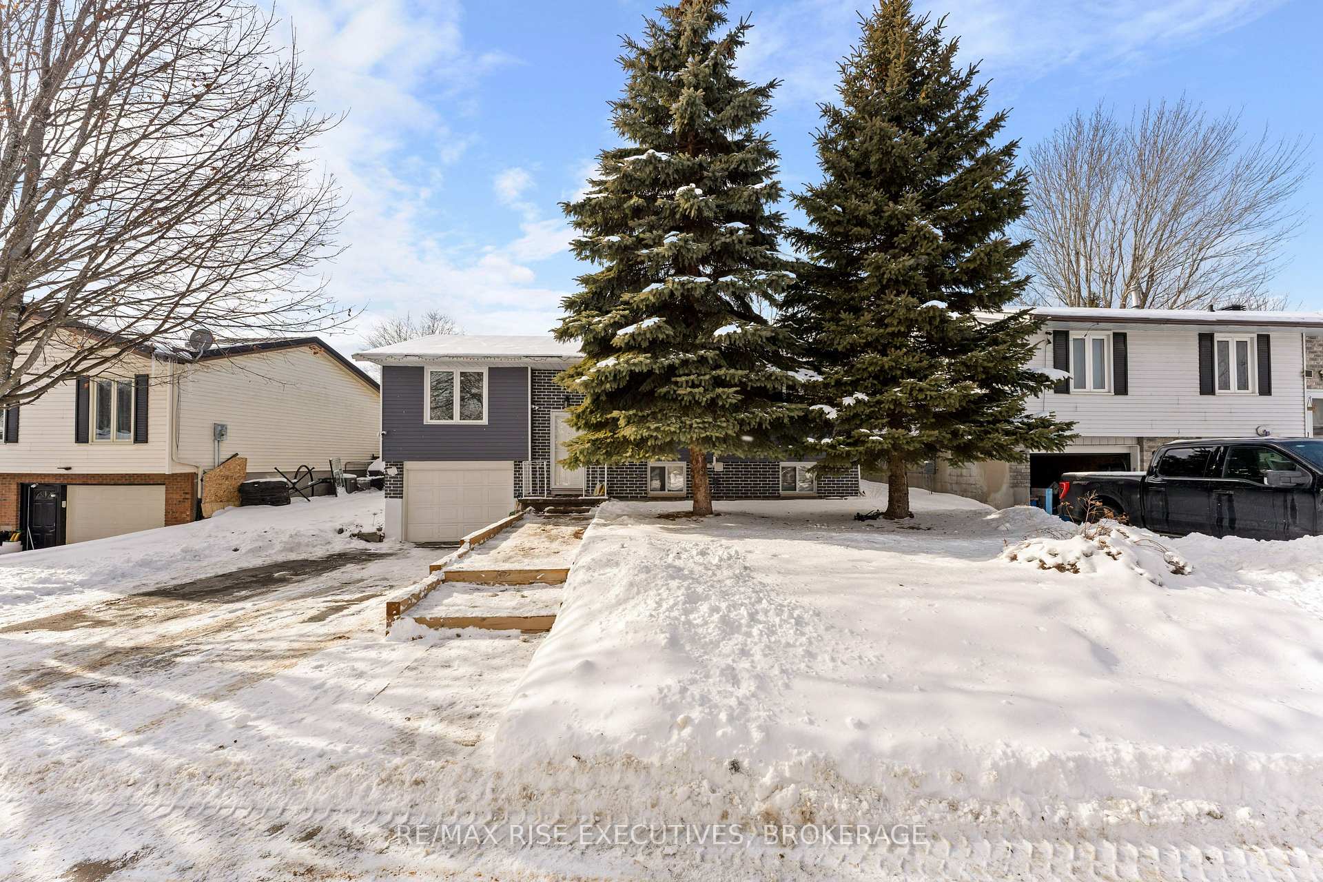 Photo 1 of 10 Barker Drive, Kingston, Kingston East (Incl Barret Crt) — HOMEH