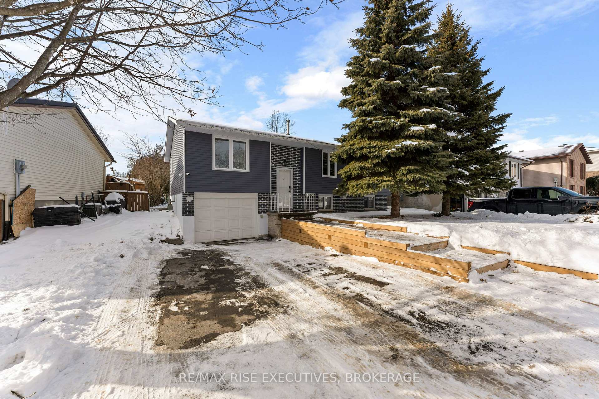 Photo 2 of 10 Barker Drive, Kingston, Kingston East (Incl Barret Crt) — HOMEH