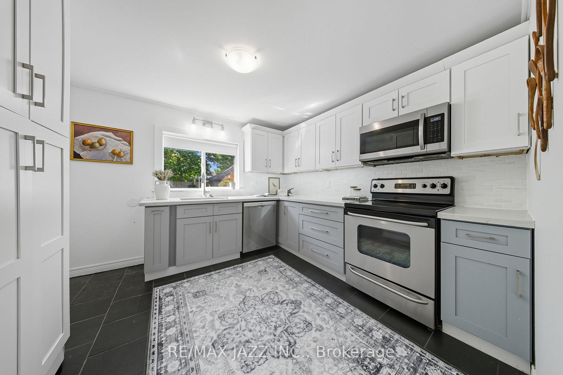 Photo 11 of 264 Ritson Road S, Oshawa, Central — HOMEH